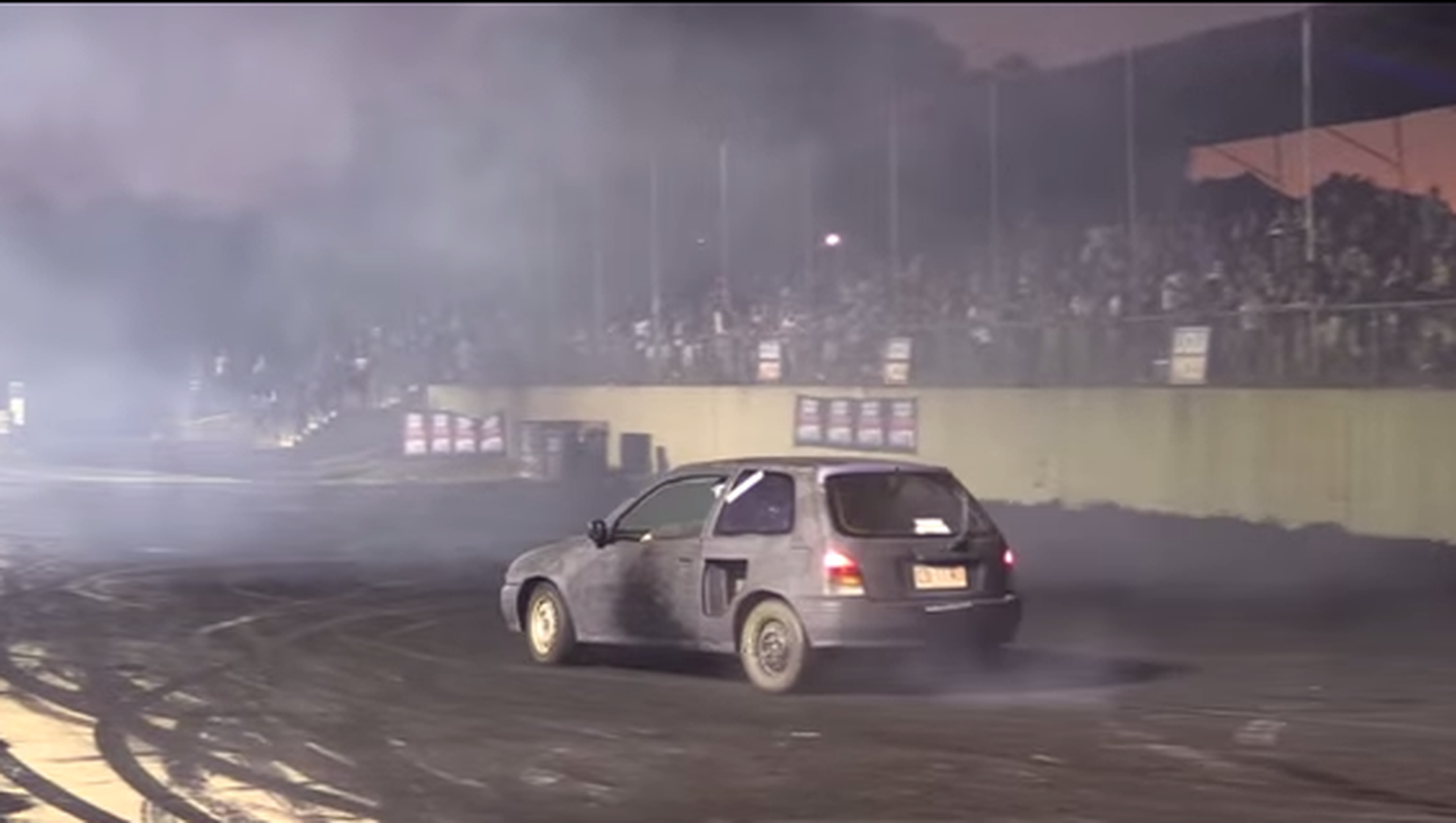Vídeo: drift con un Daihatsu Charade, ¡pequeño pero matón!