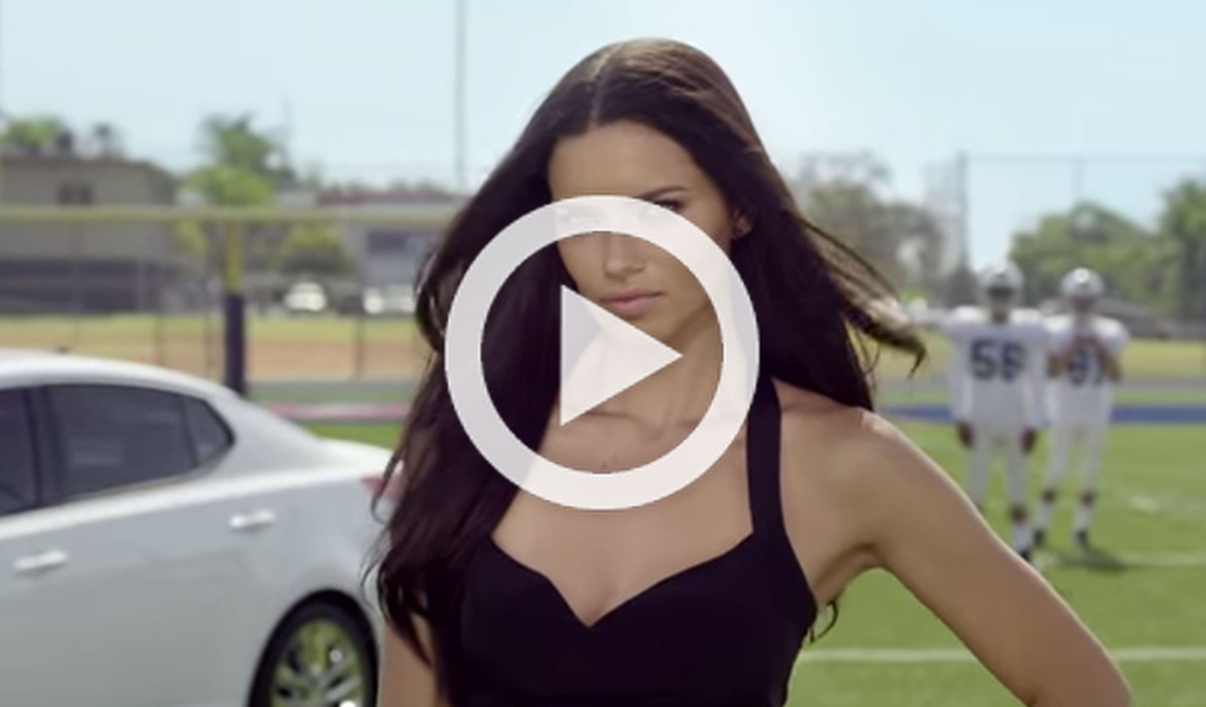 Adriana Lima seduce a los norteamericanos con el fútbol