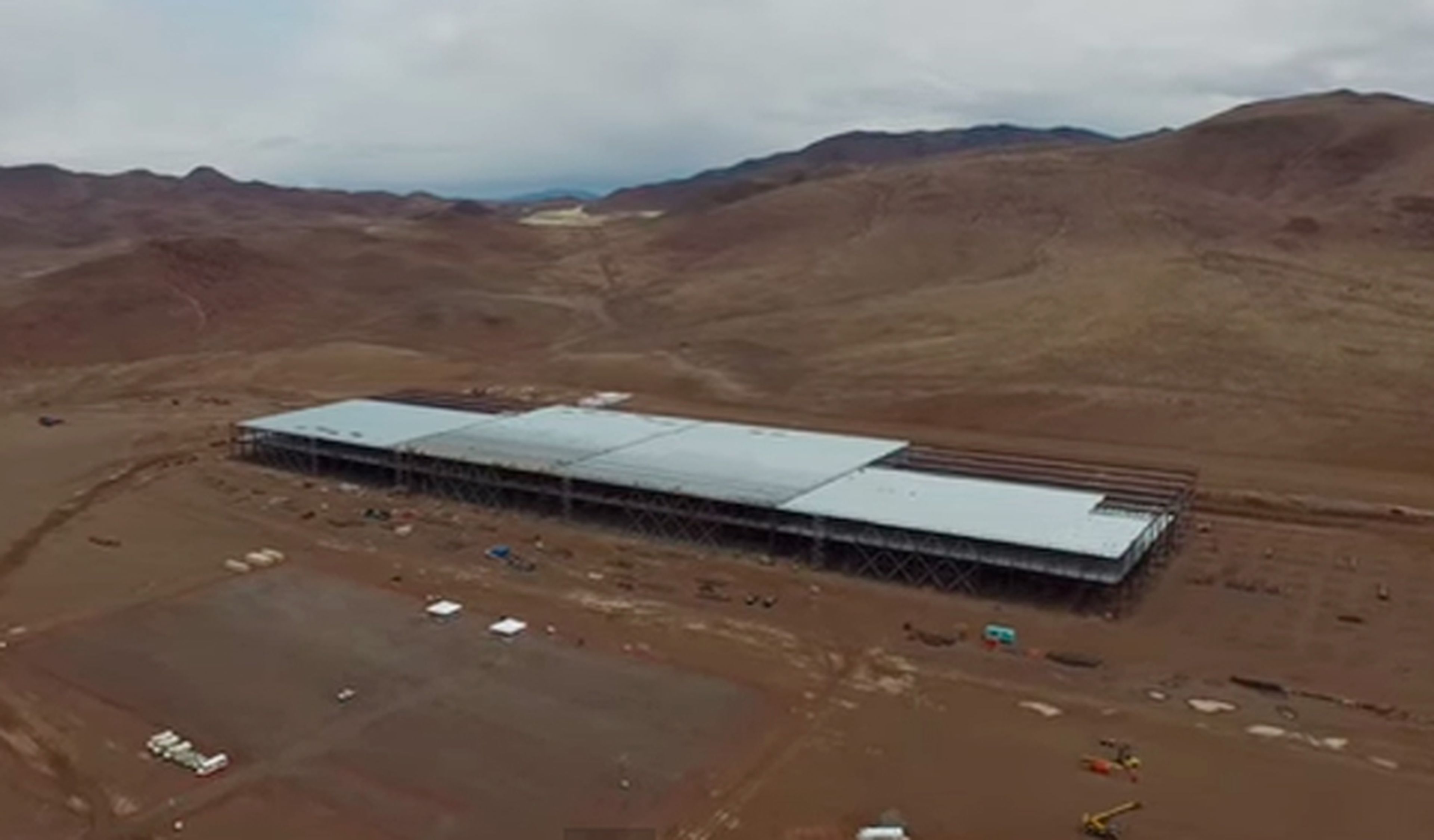 Así es, a vista de dron, la gigafactoría de Tesla
