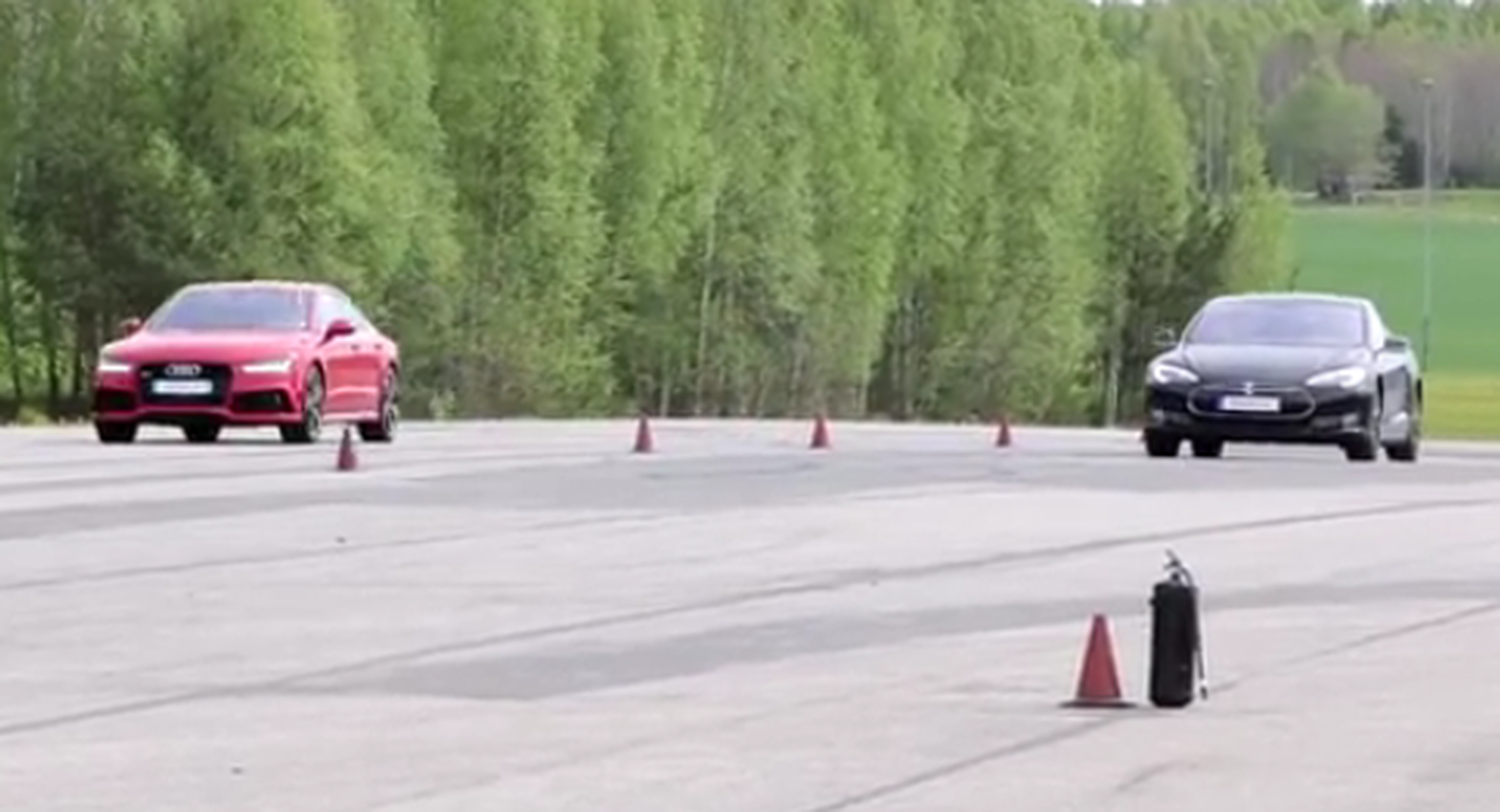 'Drag Race': Tesla Model S P85D vs Audi RS7