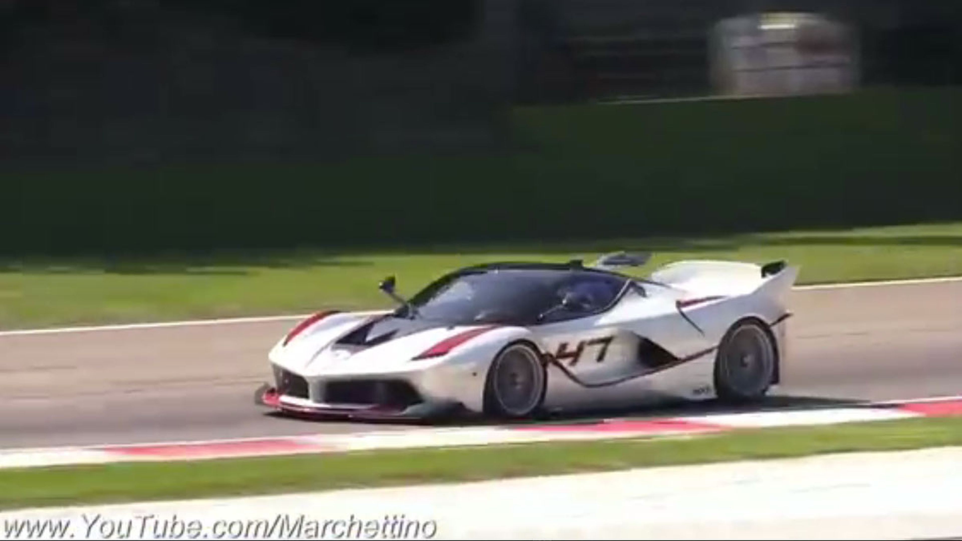 Vídeo: 4 Ferrari FXX-K aterrorizan Imola
