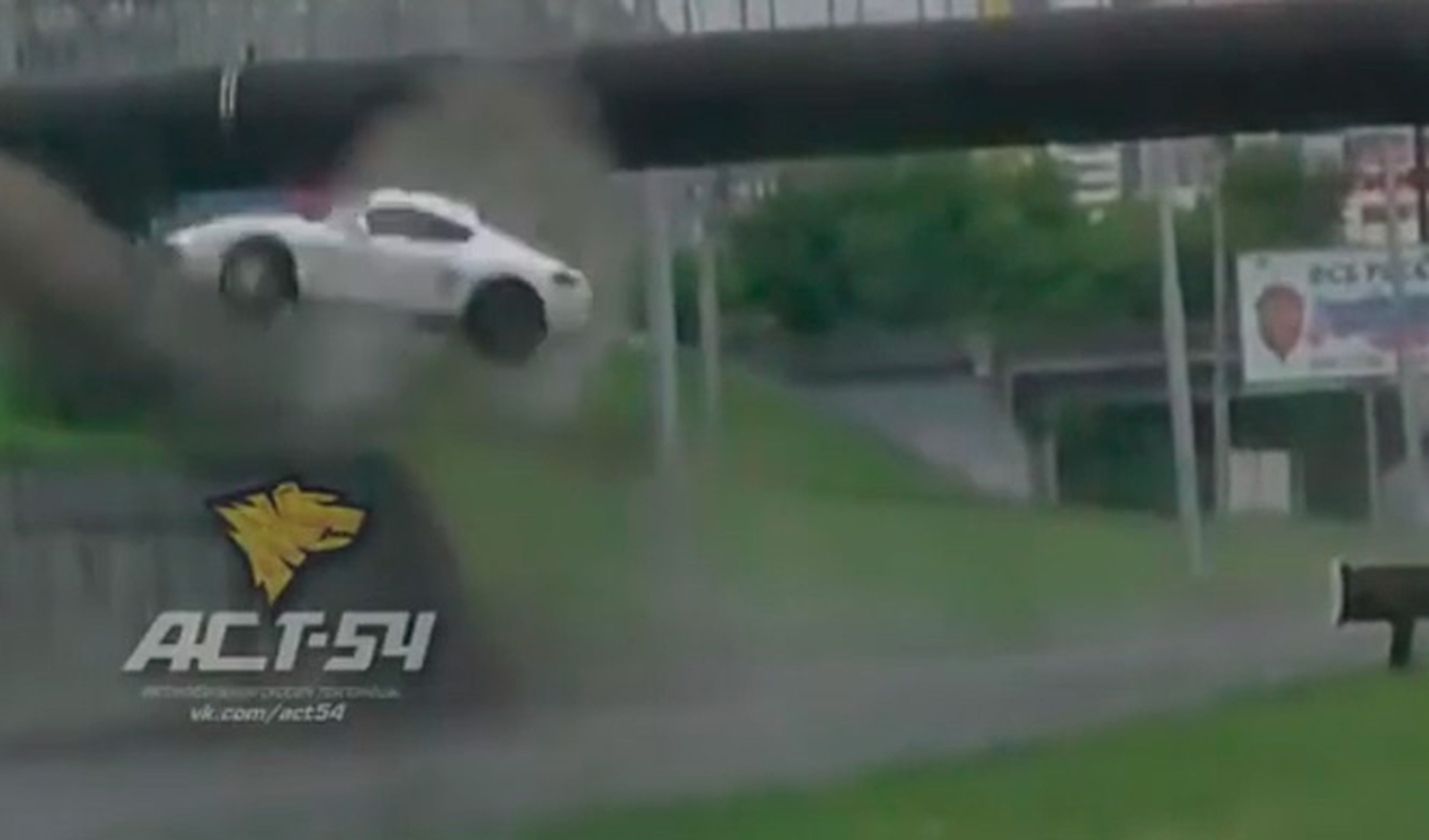 Increíble choque de un Porsche Cayman
