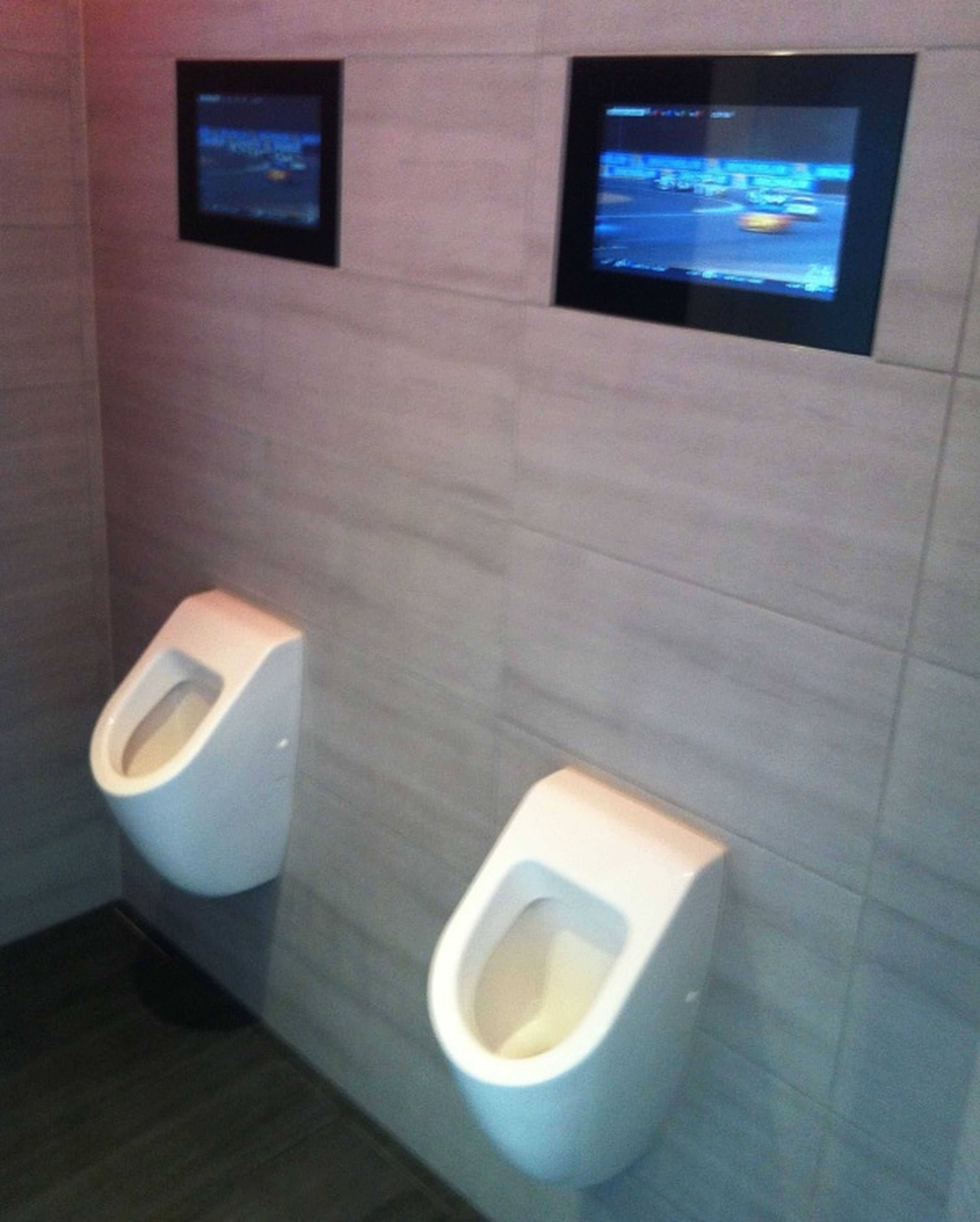Urinarios con TV en las 24 H de Le Mans 2015