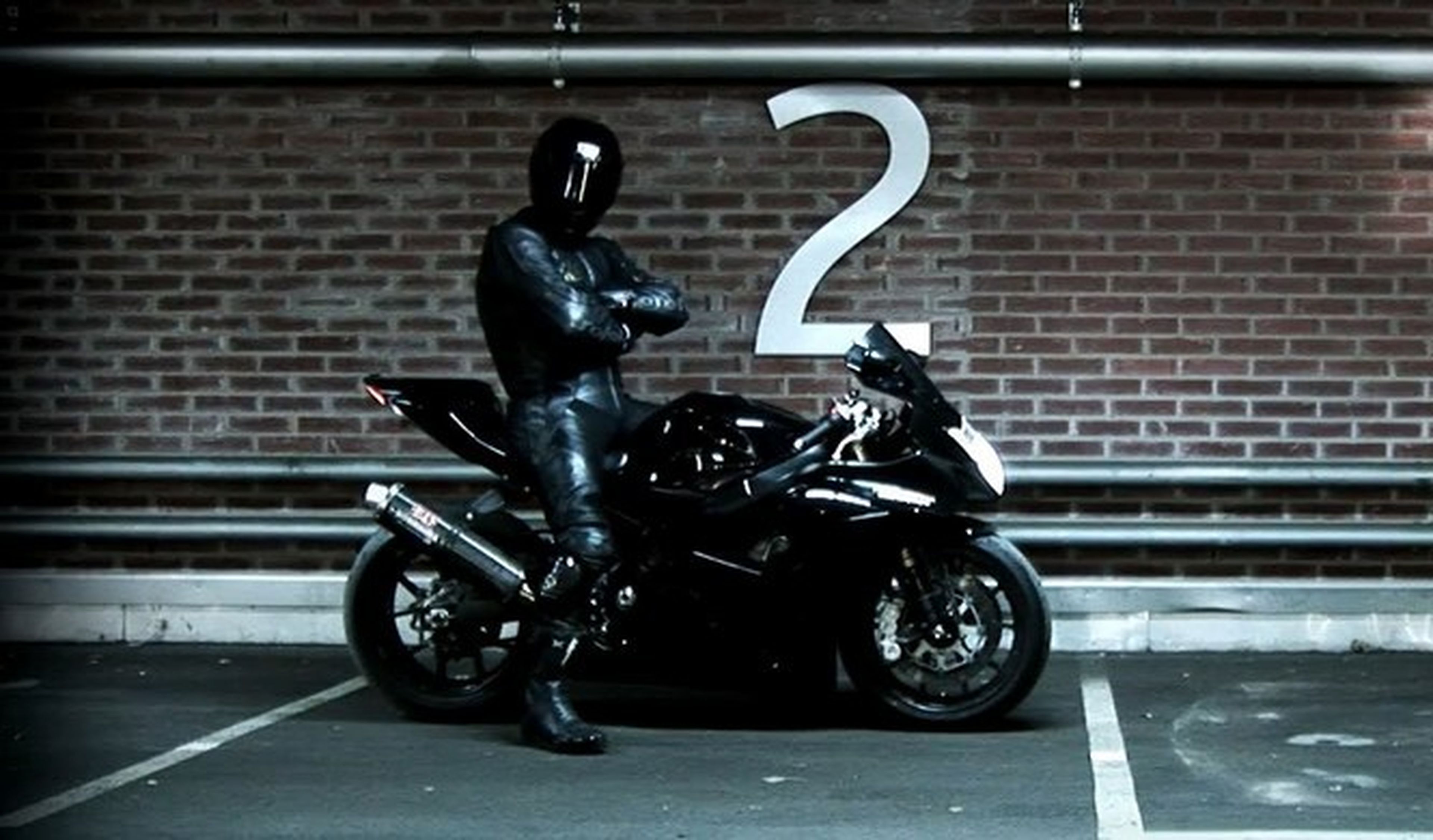 Vídeo: Ghost Rider 666, caballito a 345 km/h