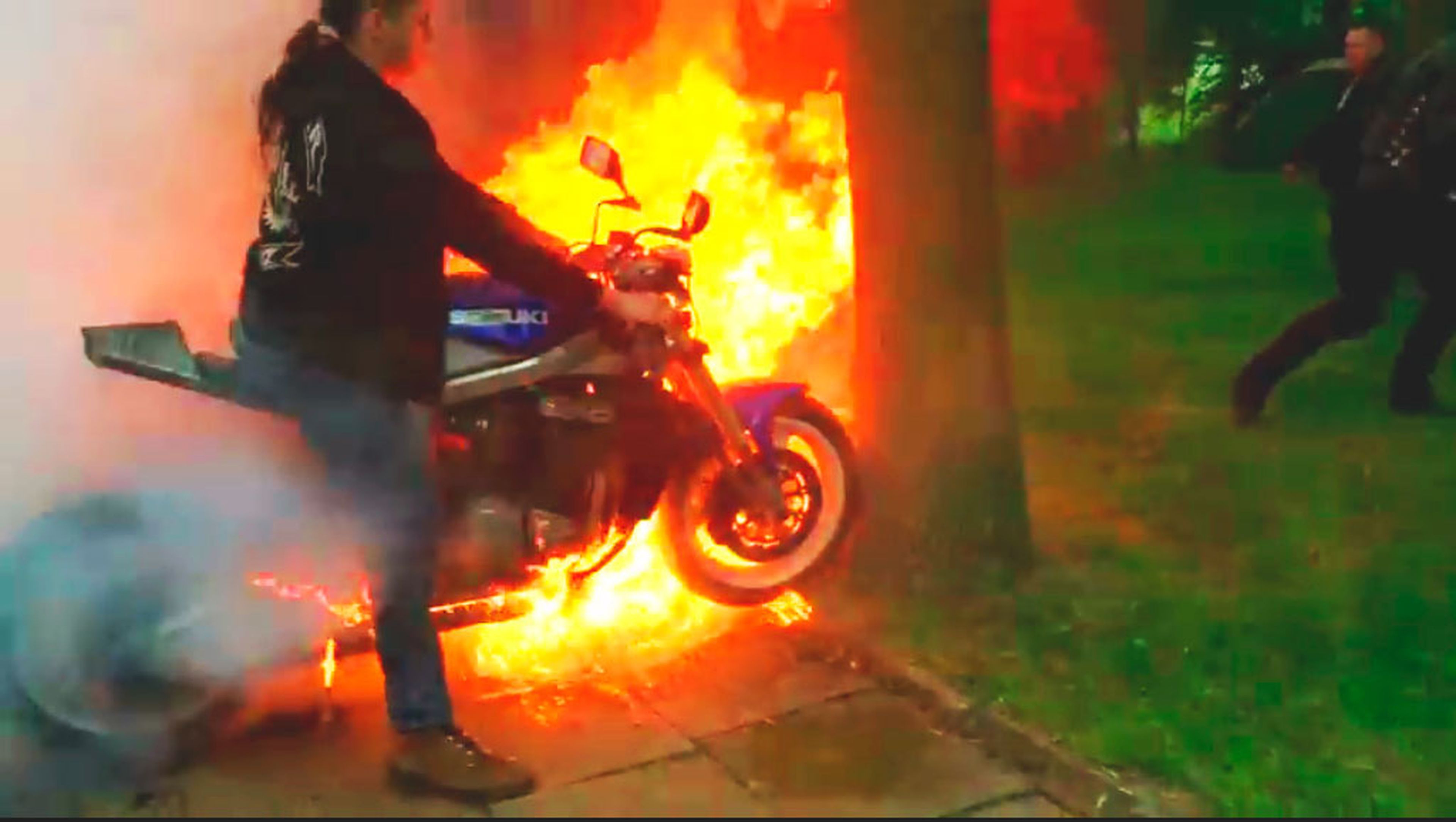 Video: como un tonto hace arder su GSXR