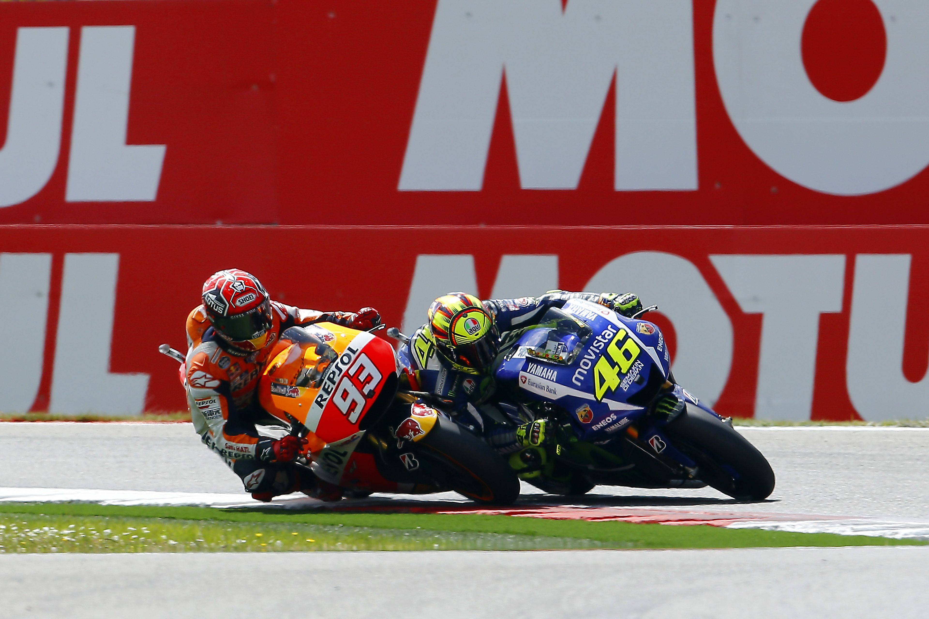 ¿Fue legal la victoria de Rossi frente a Márquez en Assen?