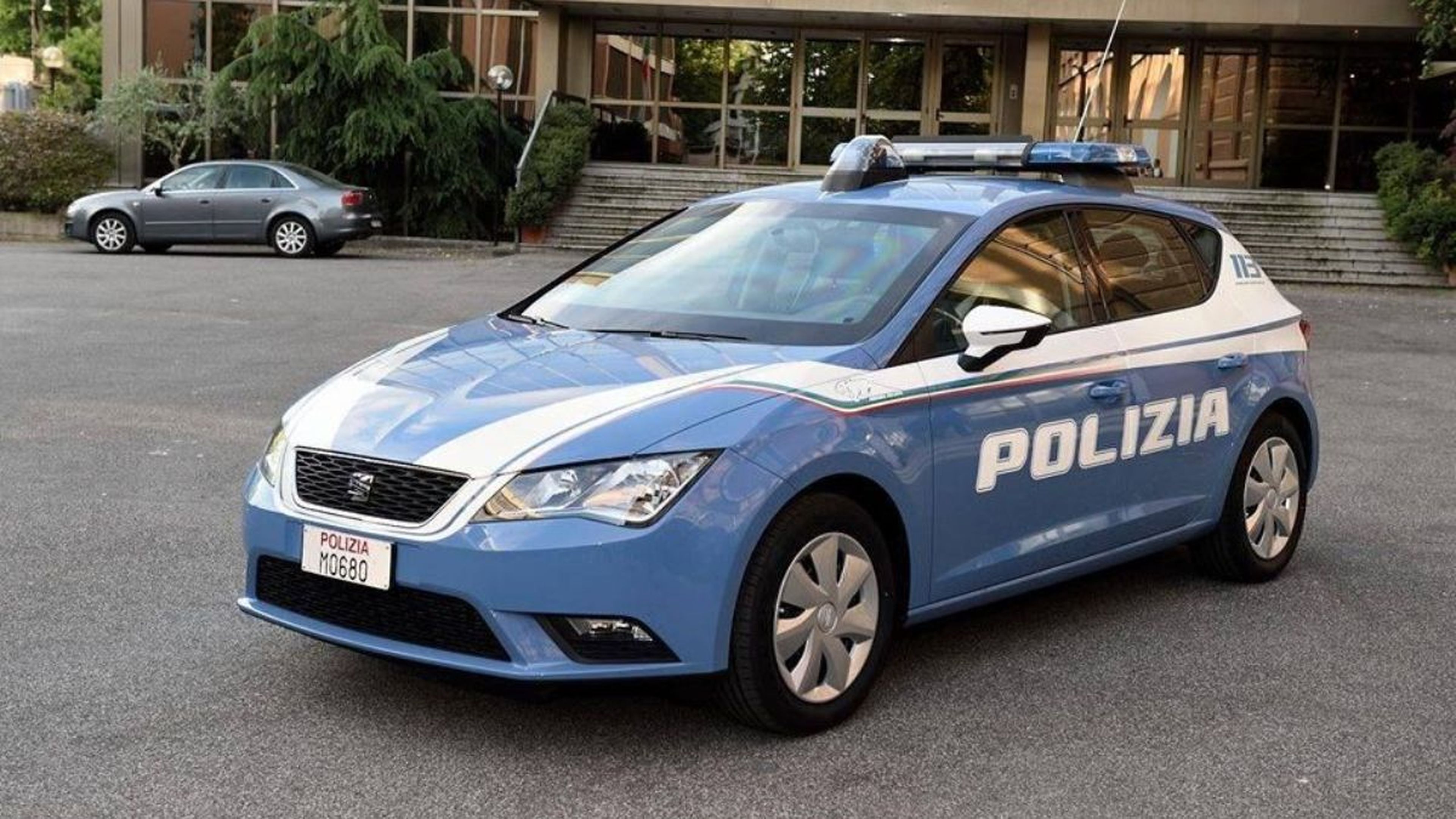 Seat León de la Policía italiana frontal