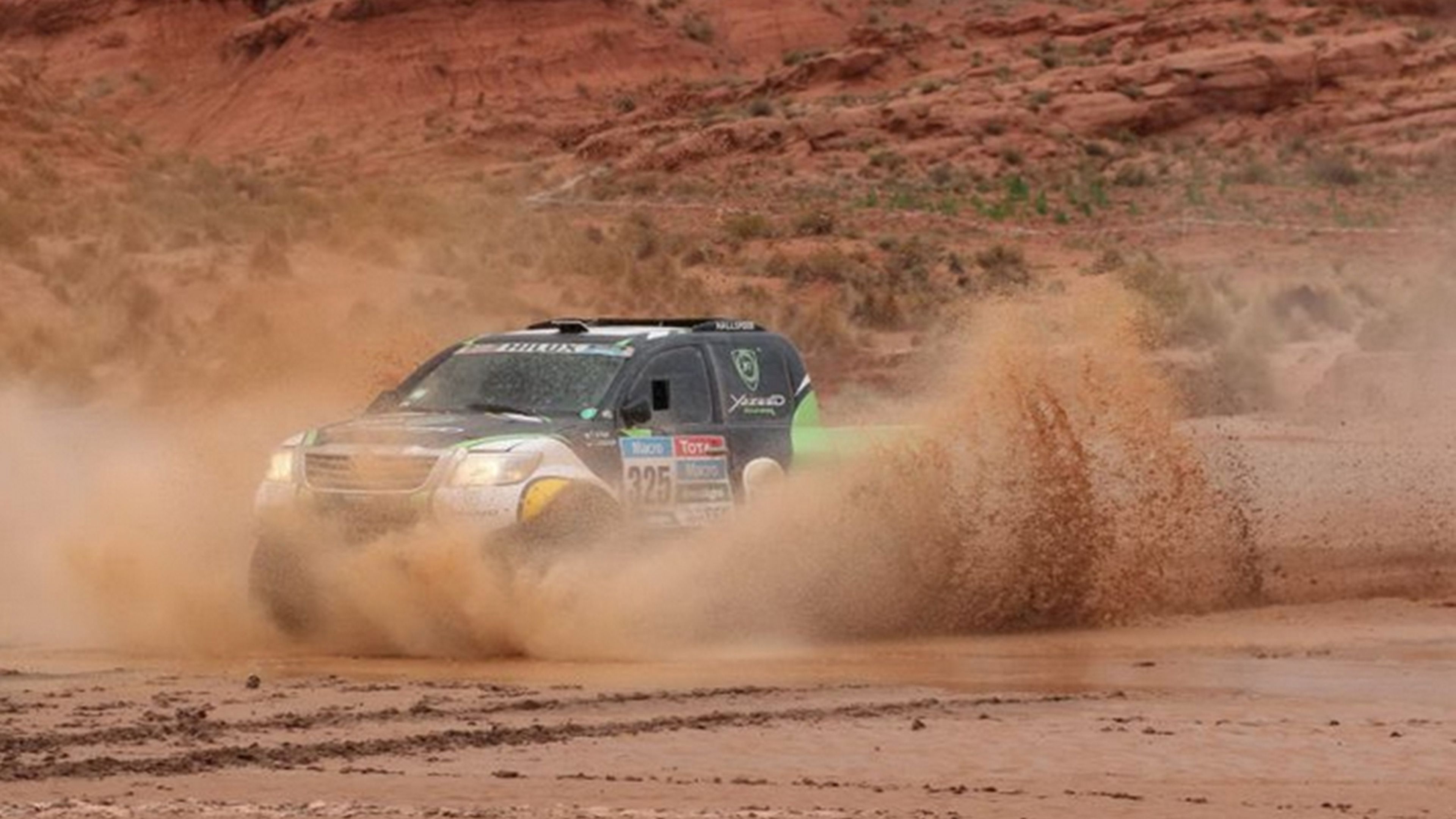 Toyota se apunta al Rally Dakar 2016