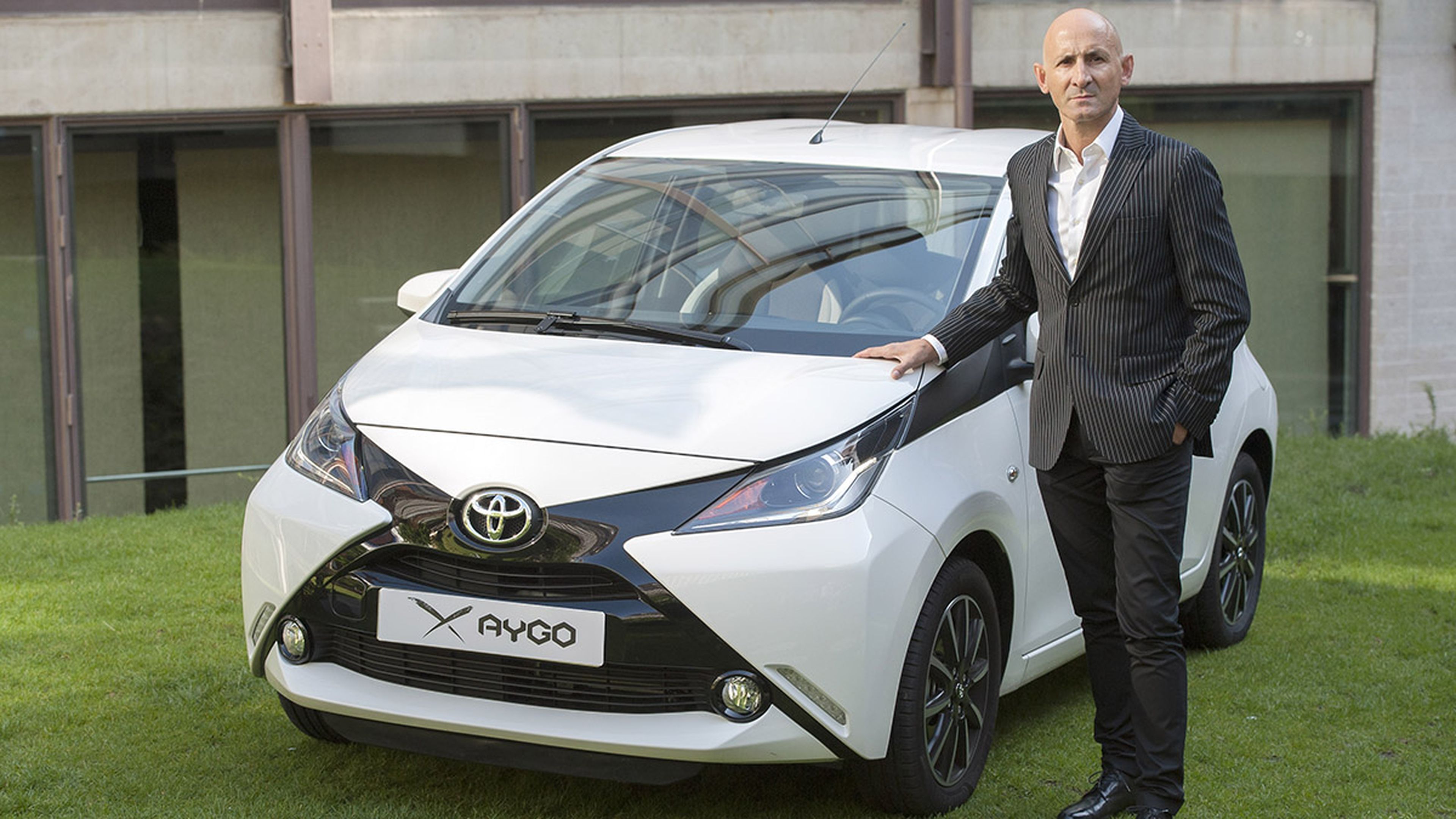 Modesto Lomba busca ayuda para personalizar el Toyota Aygo