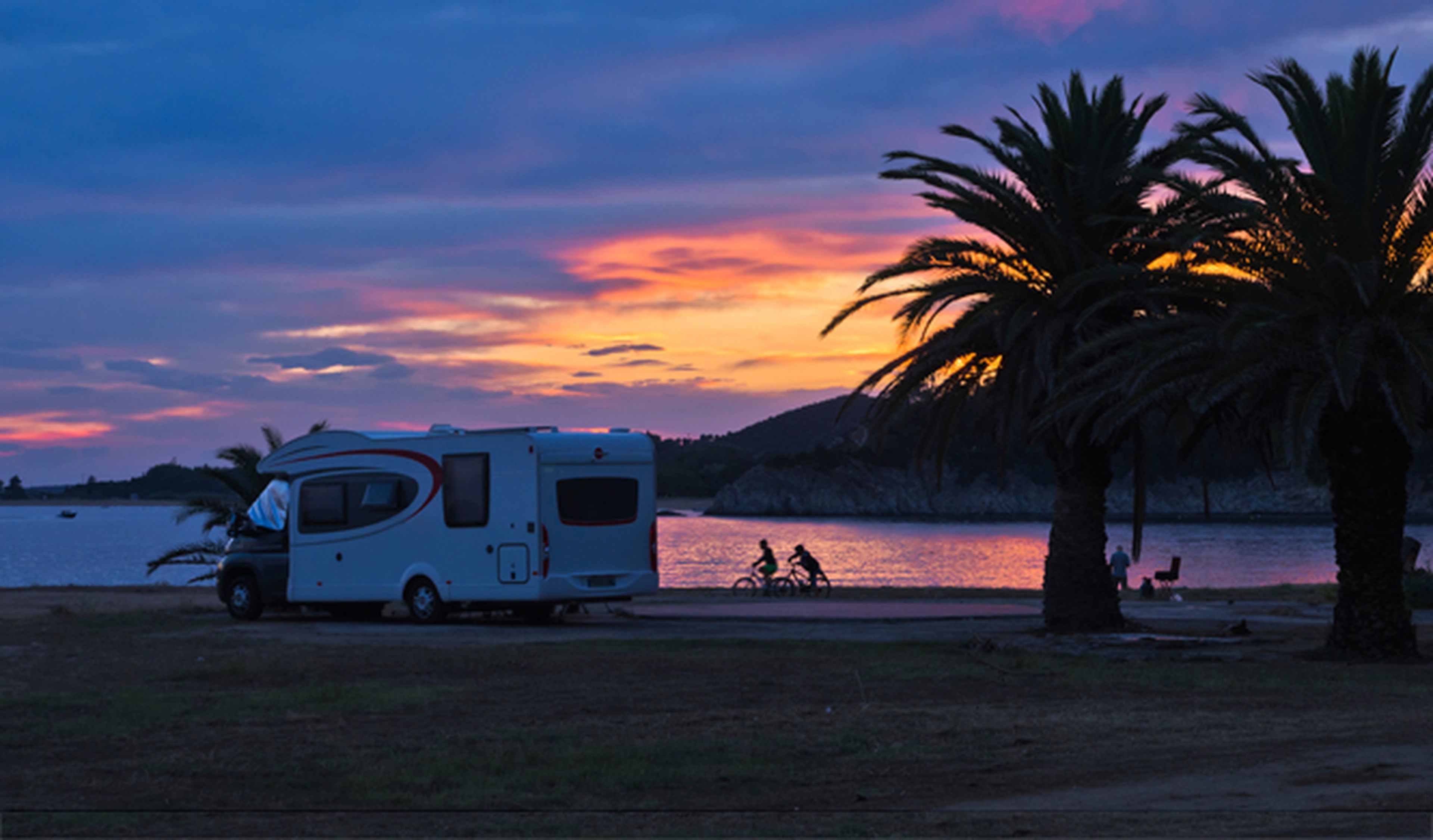 ¿Puedes acampar en la playa en tienda o en autocaravana?
