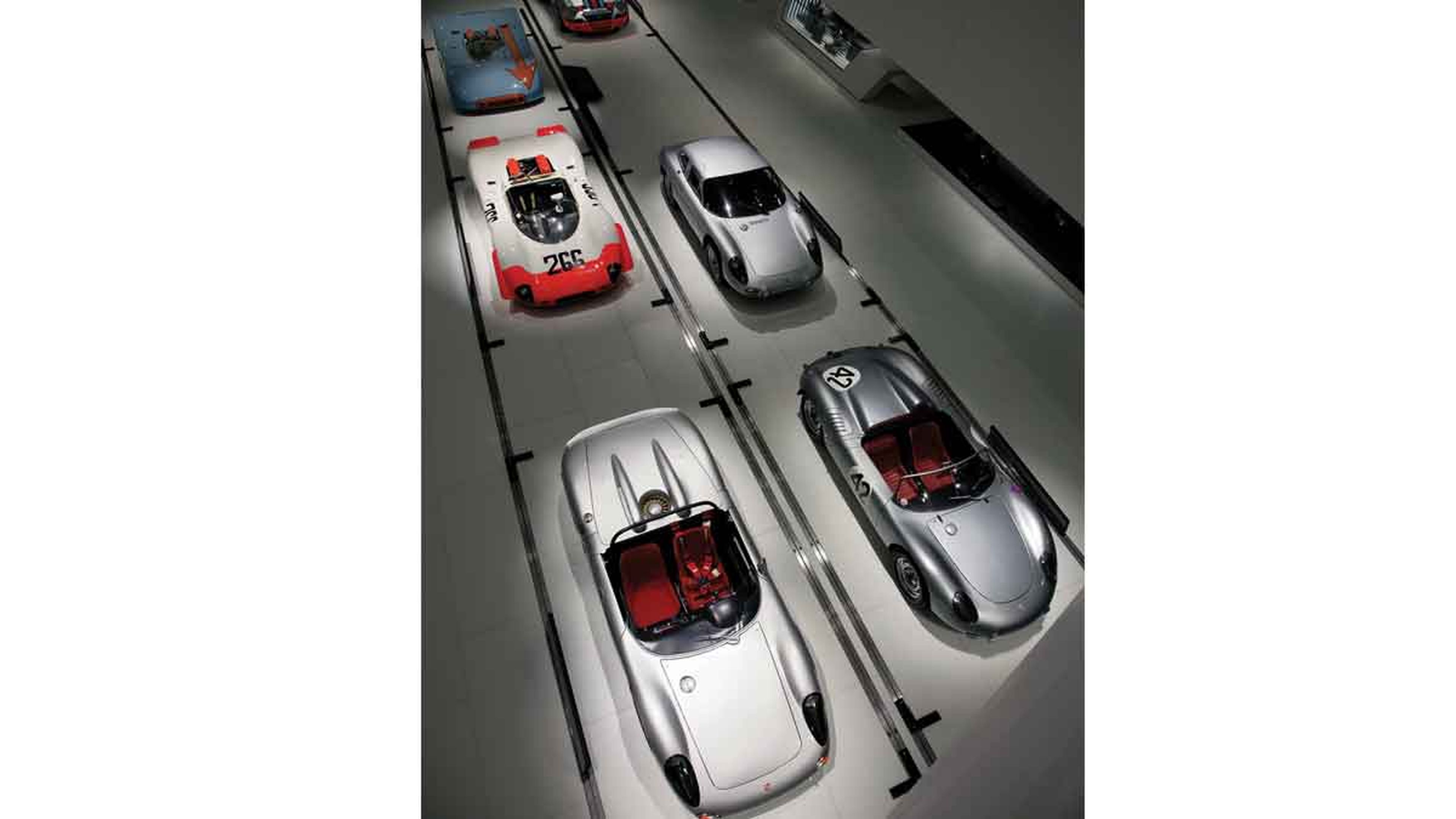 Vehículos expuestos en el Porsche Museum, en Stuttgart.