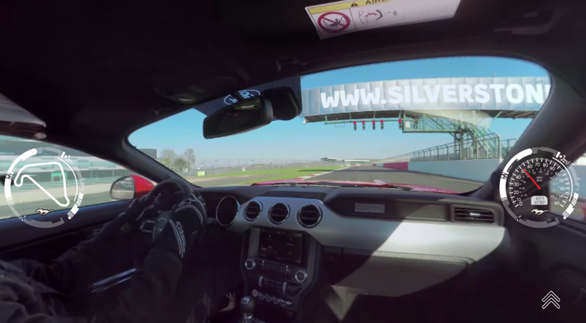 Cámara interior video interactivo Ford Mustang V8 5.0 en Silverstone