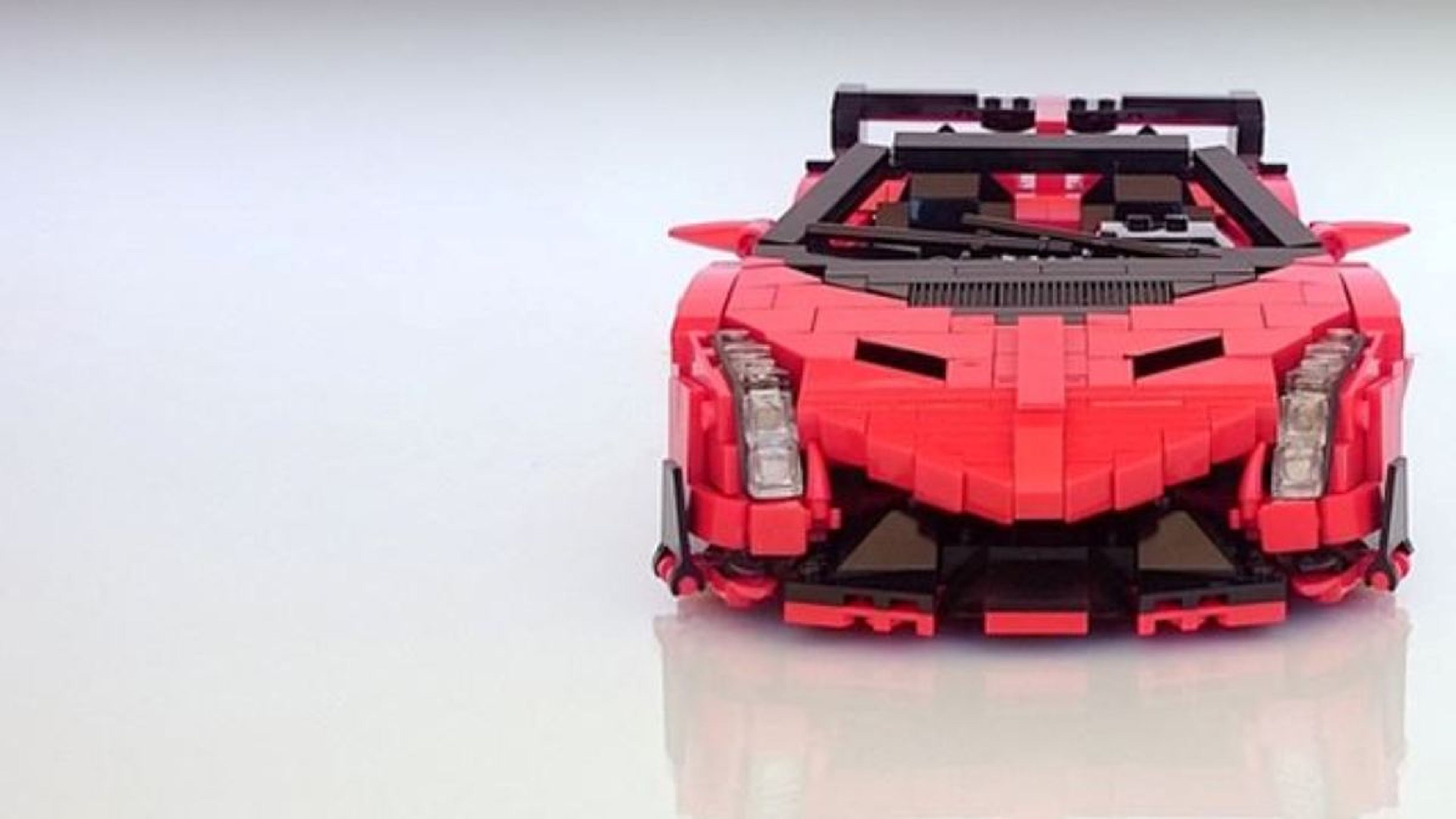 Lamborghini Veneno LEGO frontal