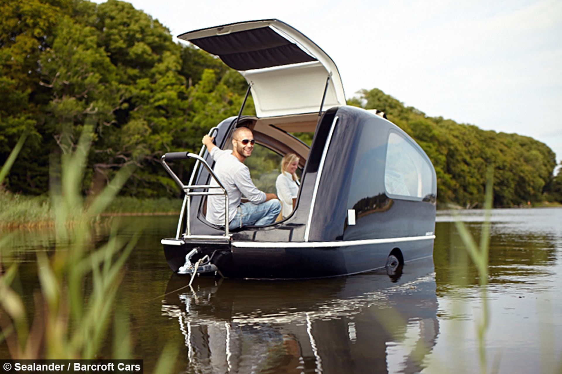 Innovadora caravana flotante que se convierte en barco