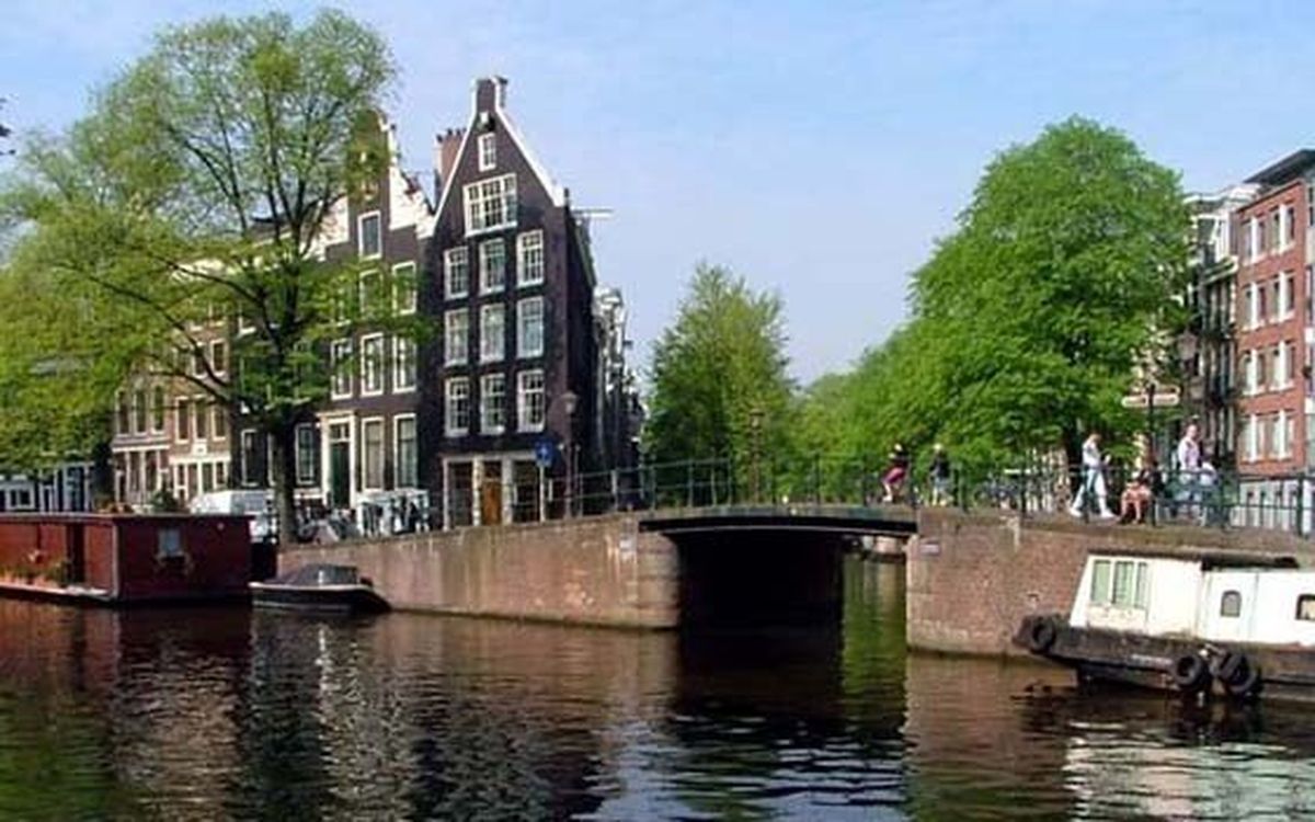 Canal de Amsterdam.