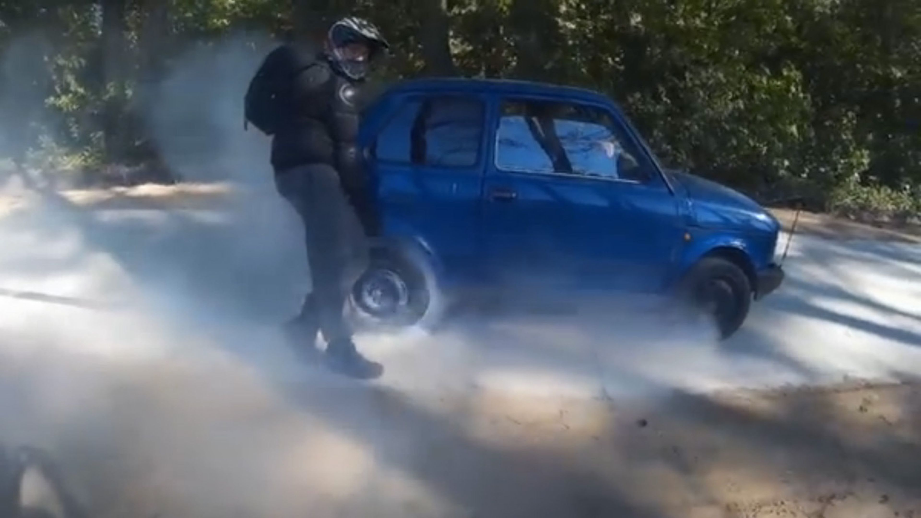 Esta es la única manera de quemar rueda en un Fiat 126