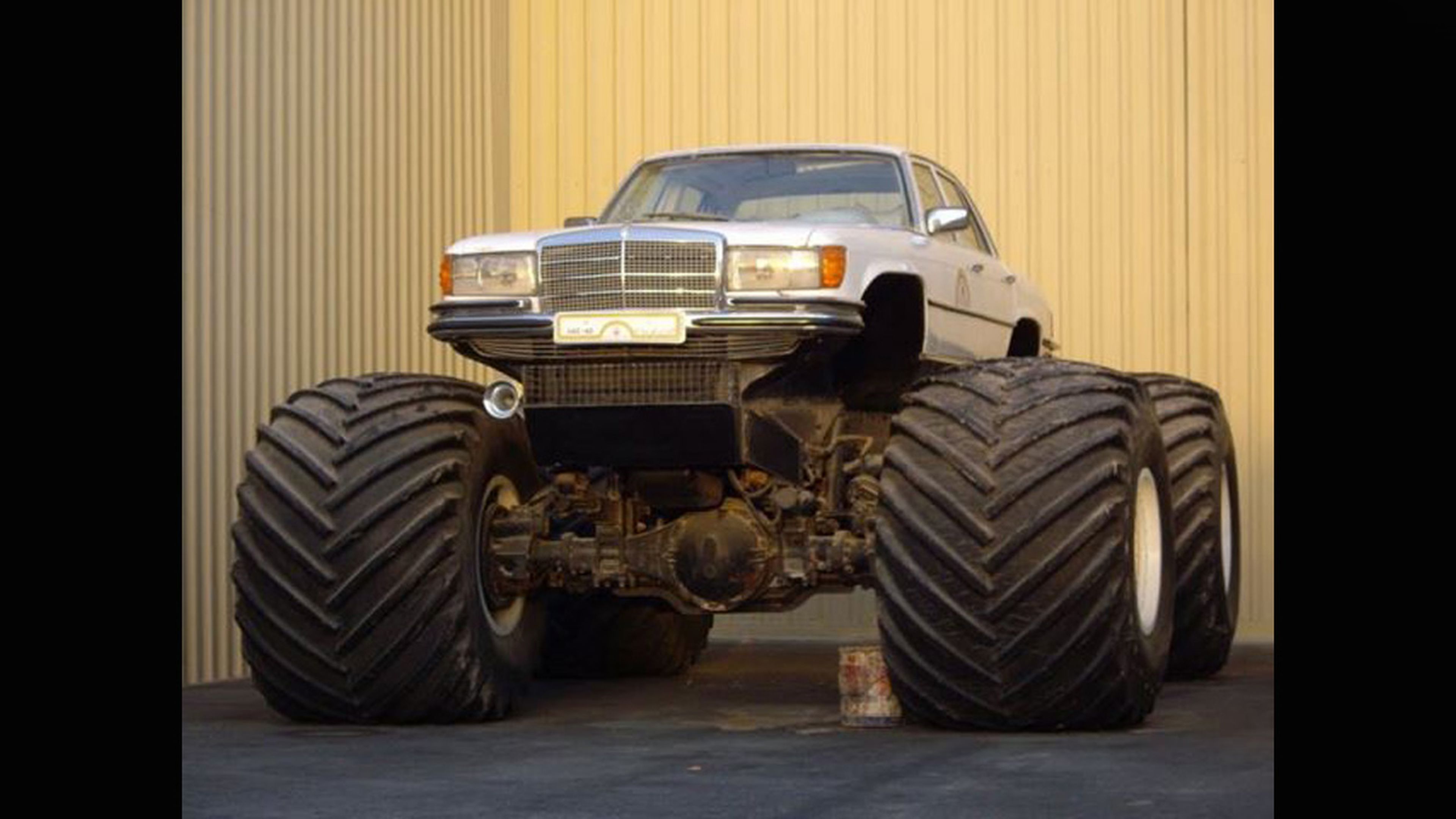 Monster truck ruedas gigantes mercedes