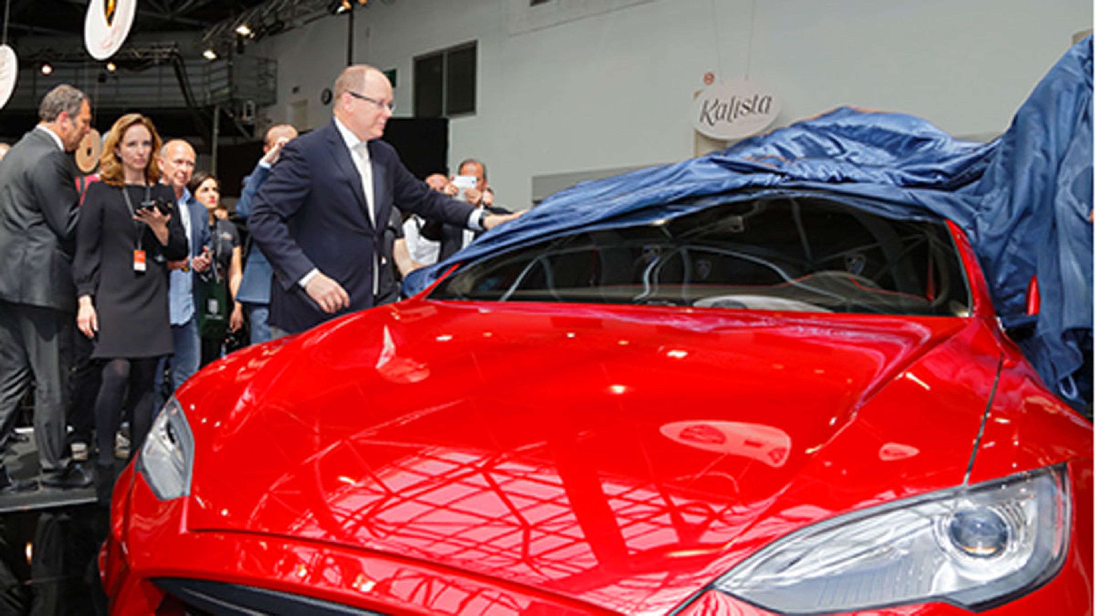 El Príncipe Alberto destapa el Tesla Model S Larte Design