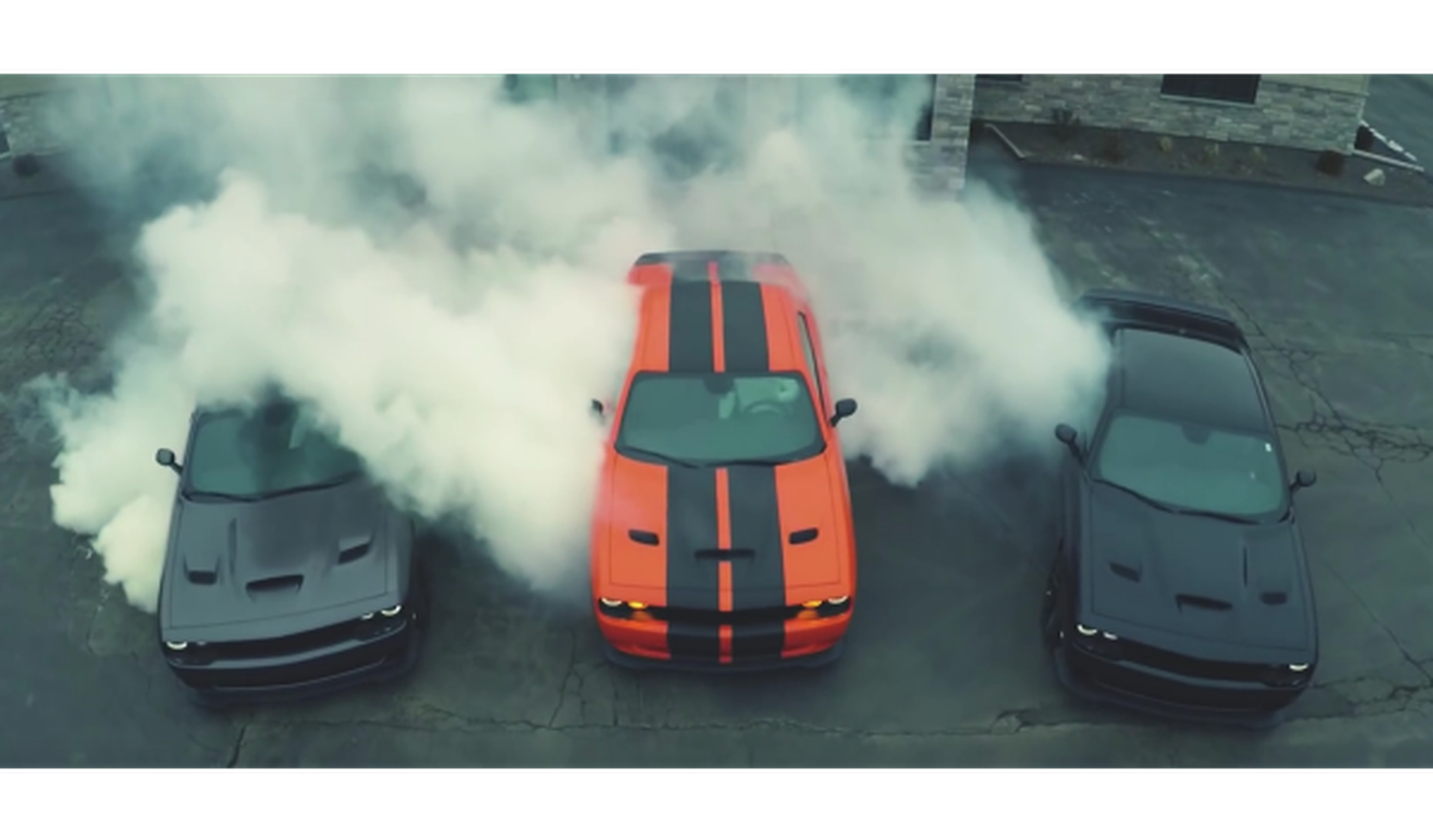 ¿Quieres ver tres Dodge Challenger Hellcat derrapar juntos?