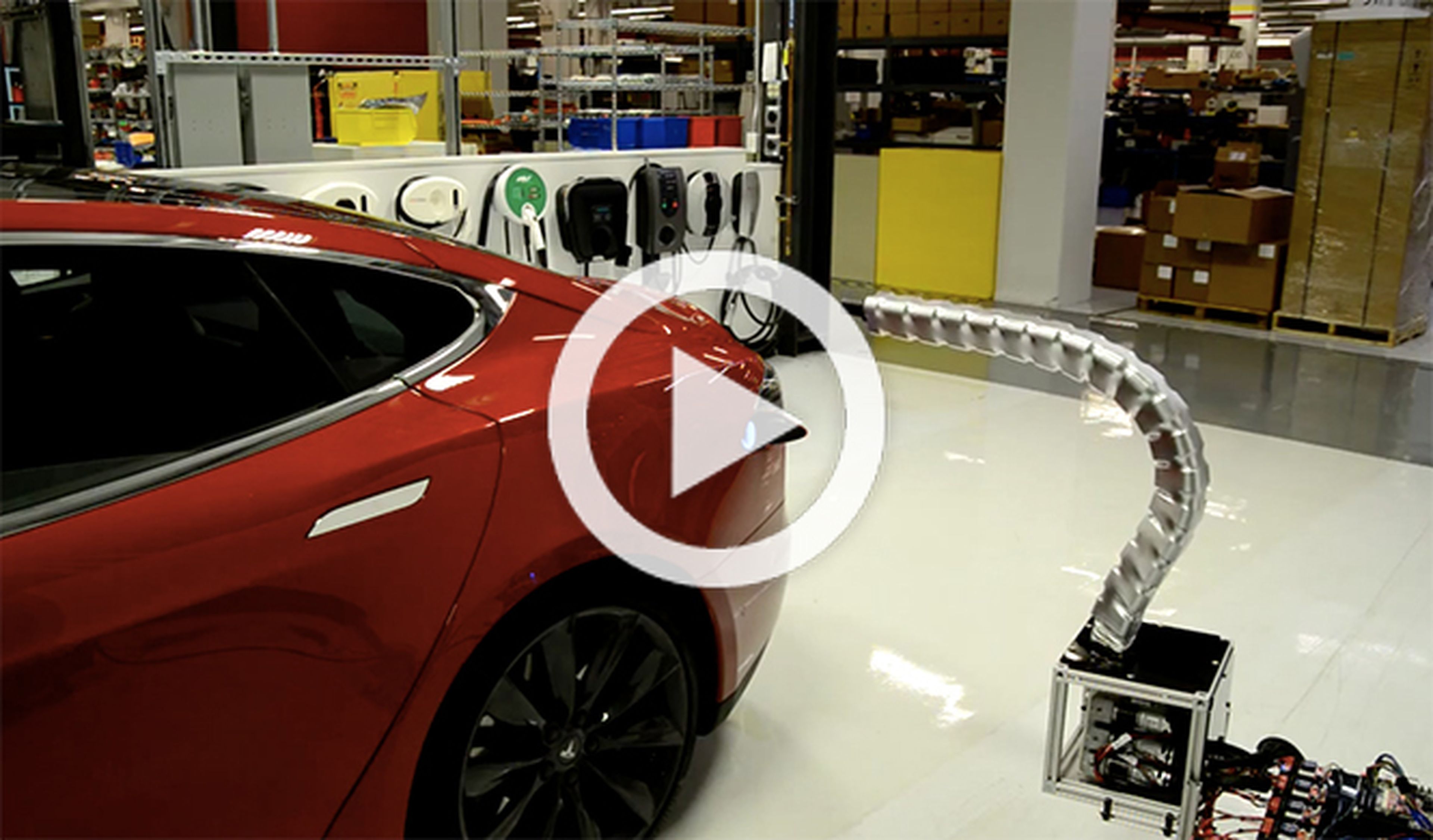 La ‘serpiente’ robot que recarga los coches de Tesla