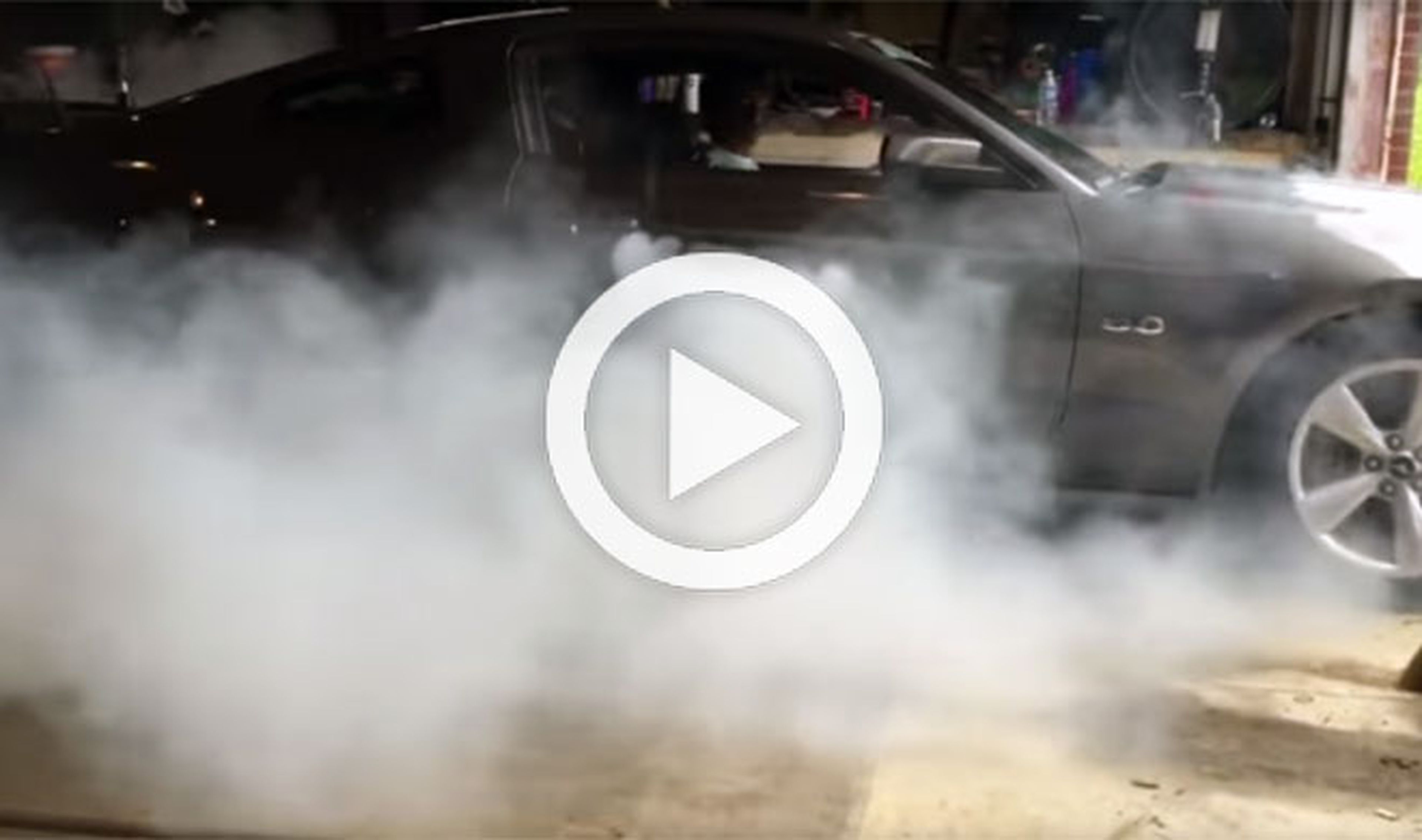 Vídeo: así calienta este Mustang sus neumáticos