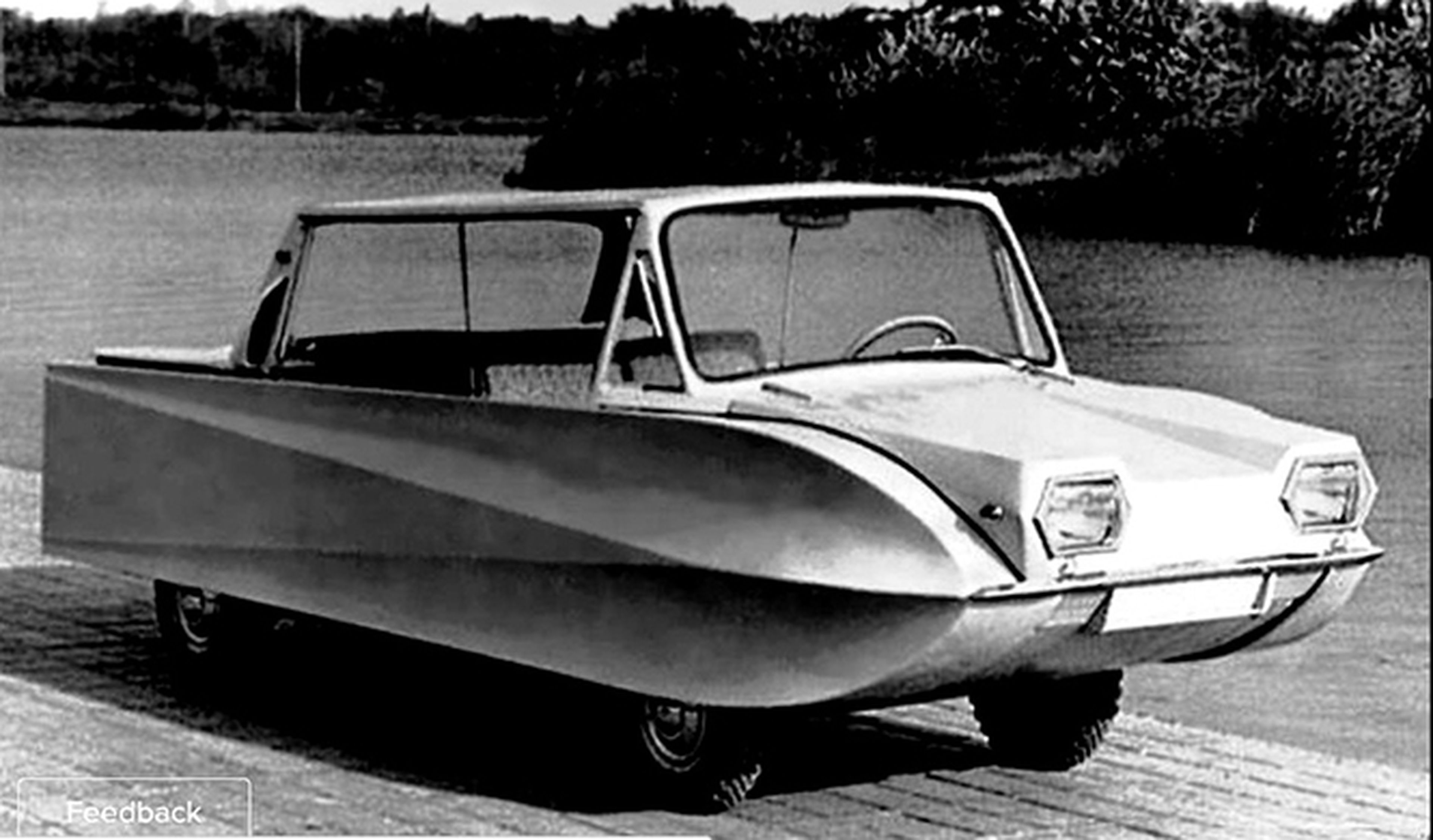 Este coche anfibio, ¡es un catamarán!