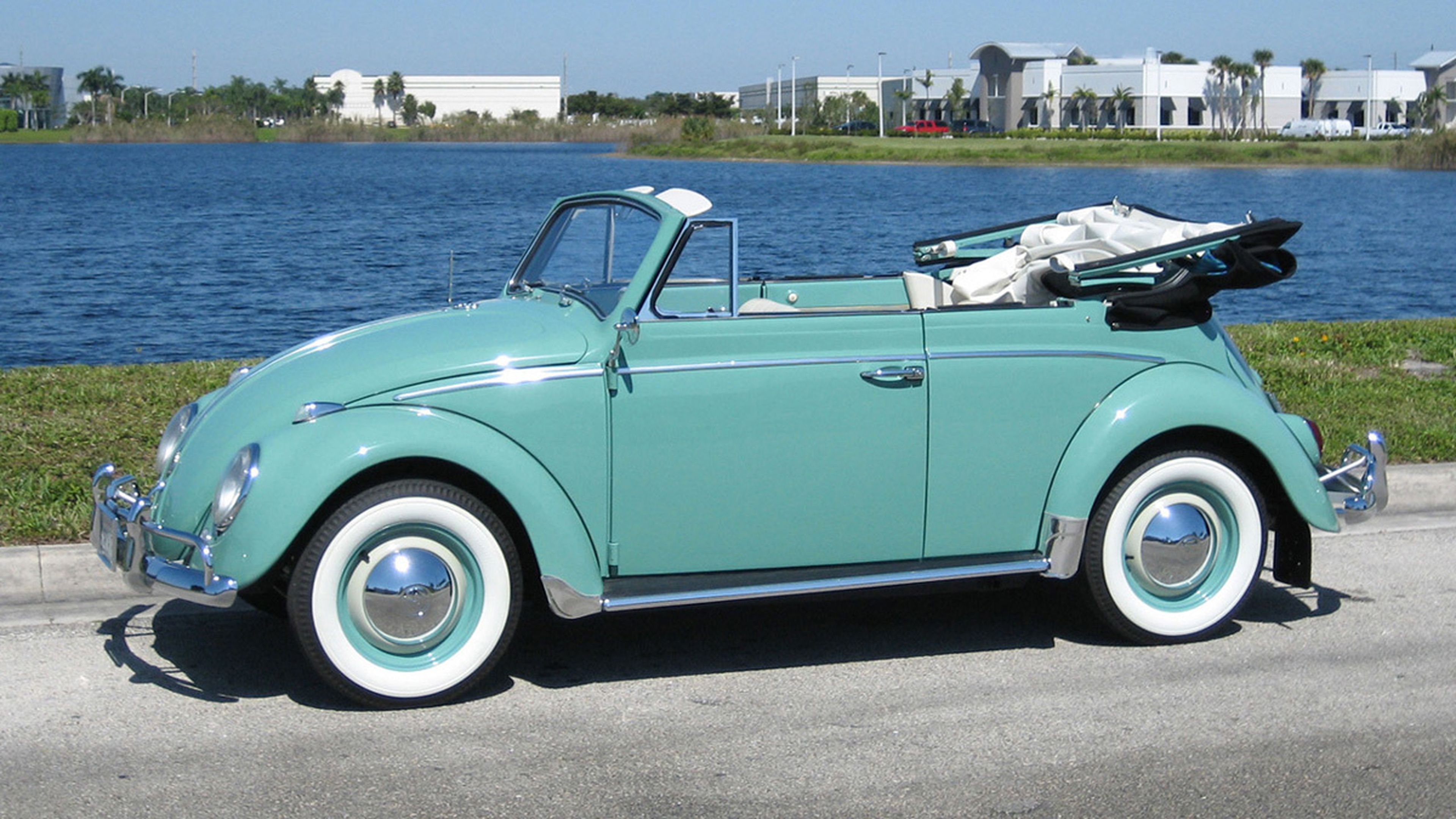 coches-alegran-día-Volkswagen-Beetle-clásico
