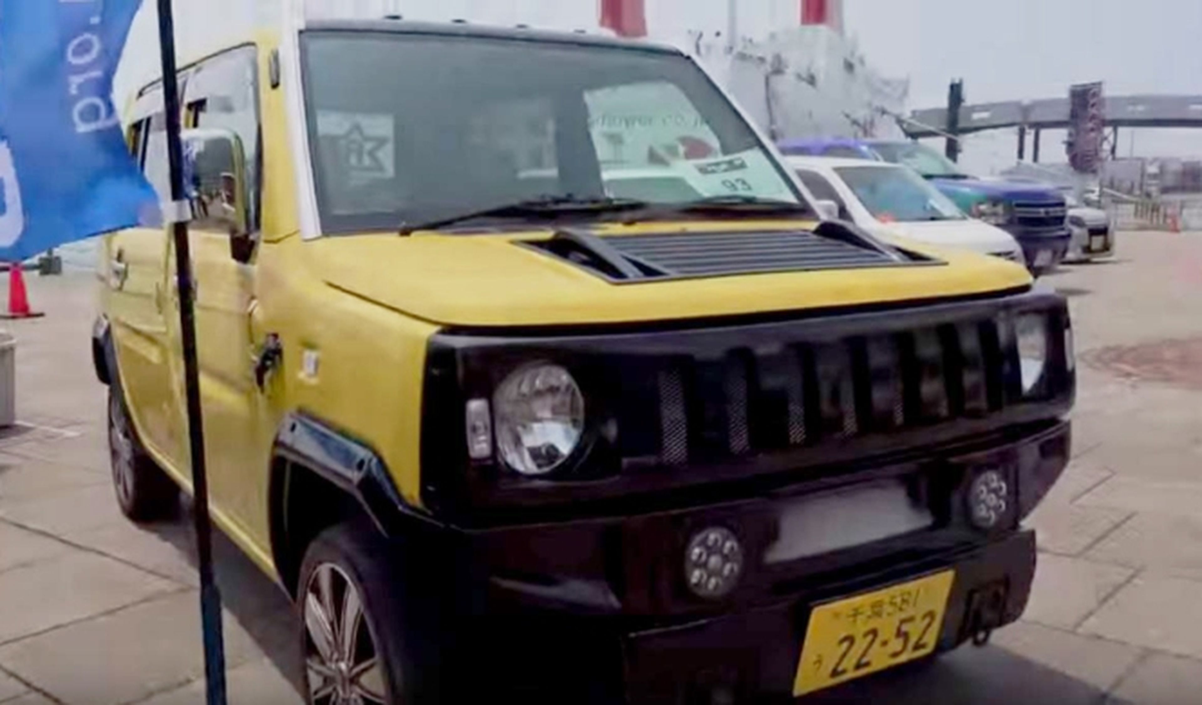 Un Daihatsu Naked convertido en Hummer