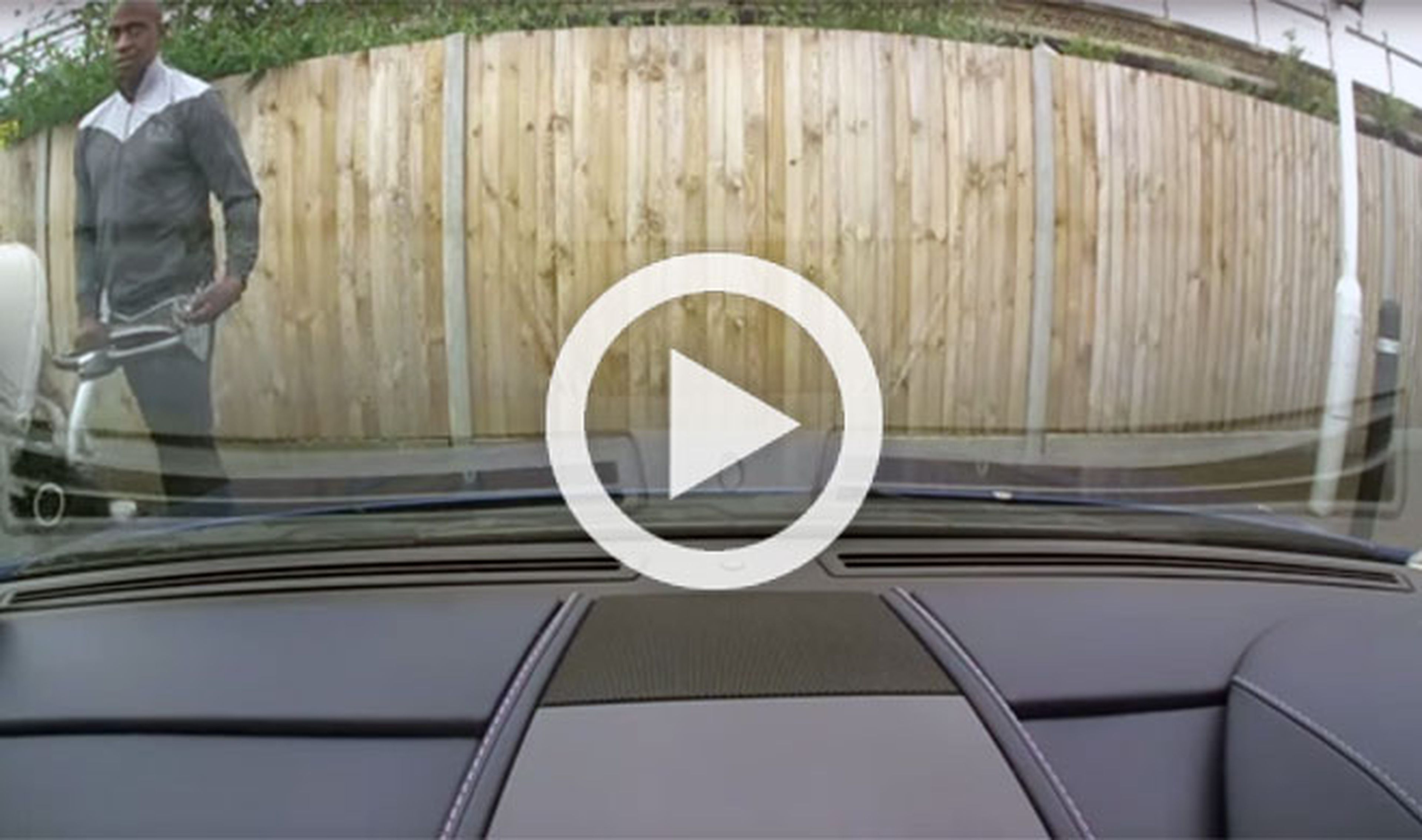 Vídeo: araña un Aston Martin V8 Vantage con una llave