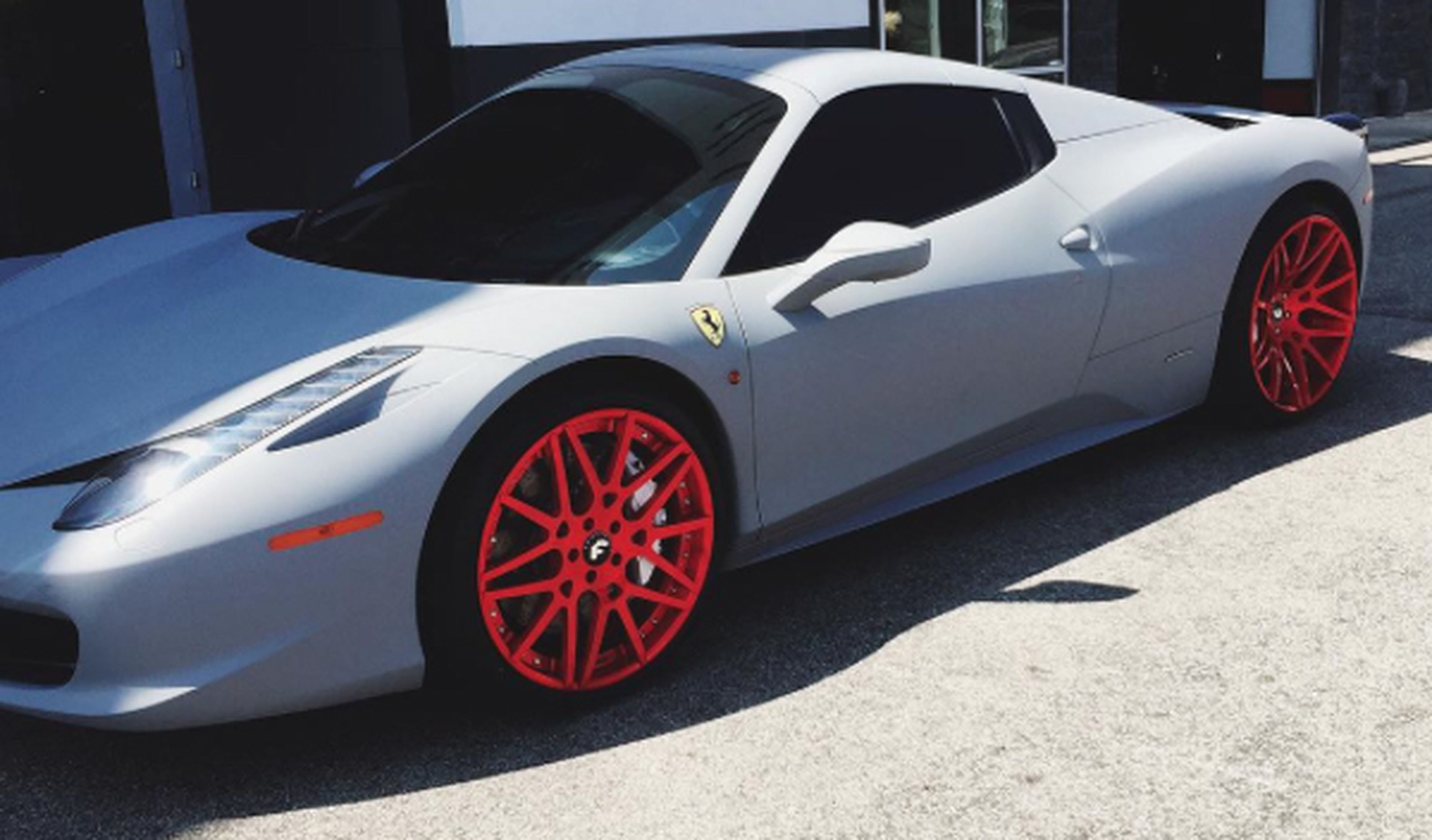 Kylie Jenner ‘tunea’ su Ferrari 458 Spider