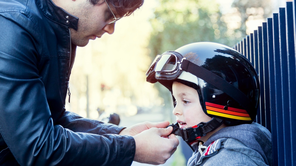 estoy de acuerdo con escritorio comerciante Cómo llevar a un niño en moto: las 10 claves -- Motos -- Autobild.es
