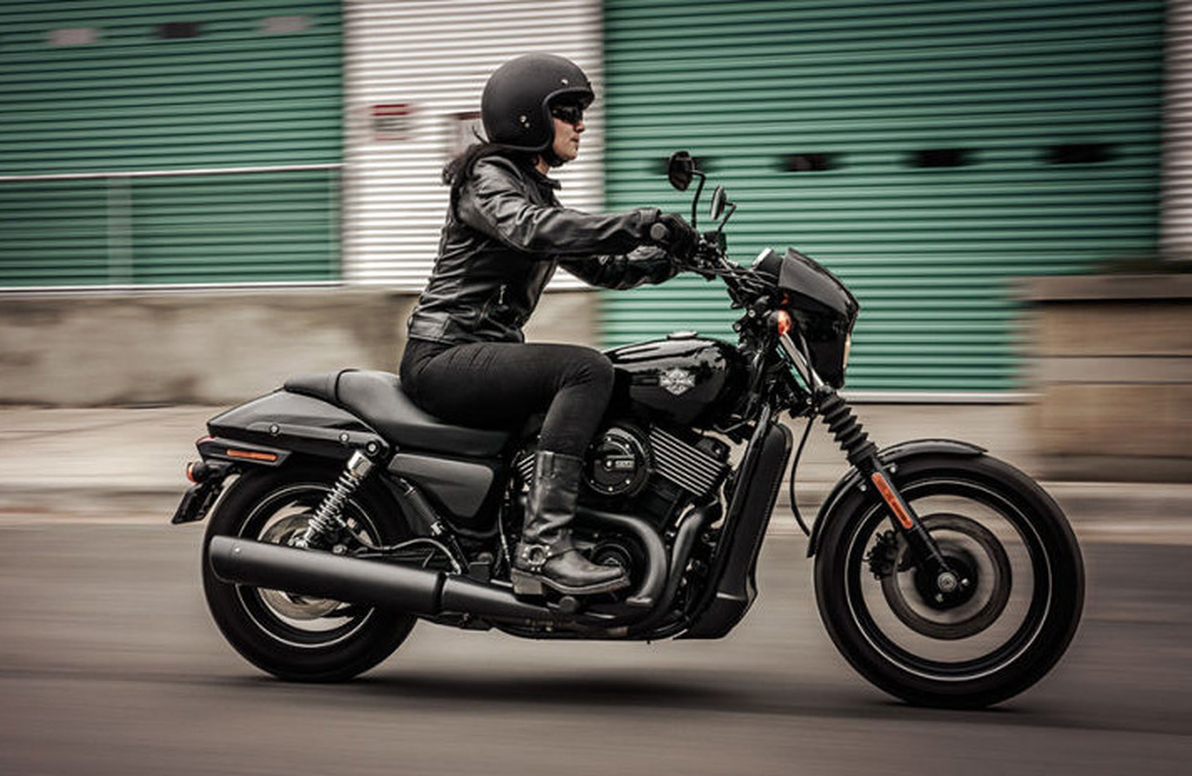 La Harley-Davidson Street 750 suspende en un test de frenos