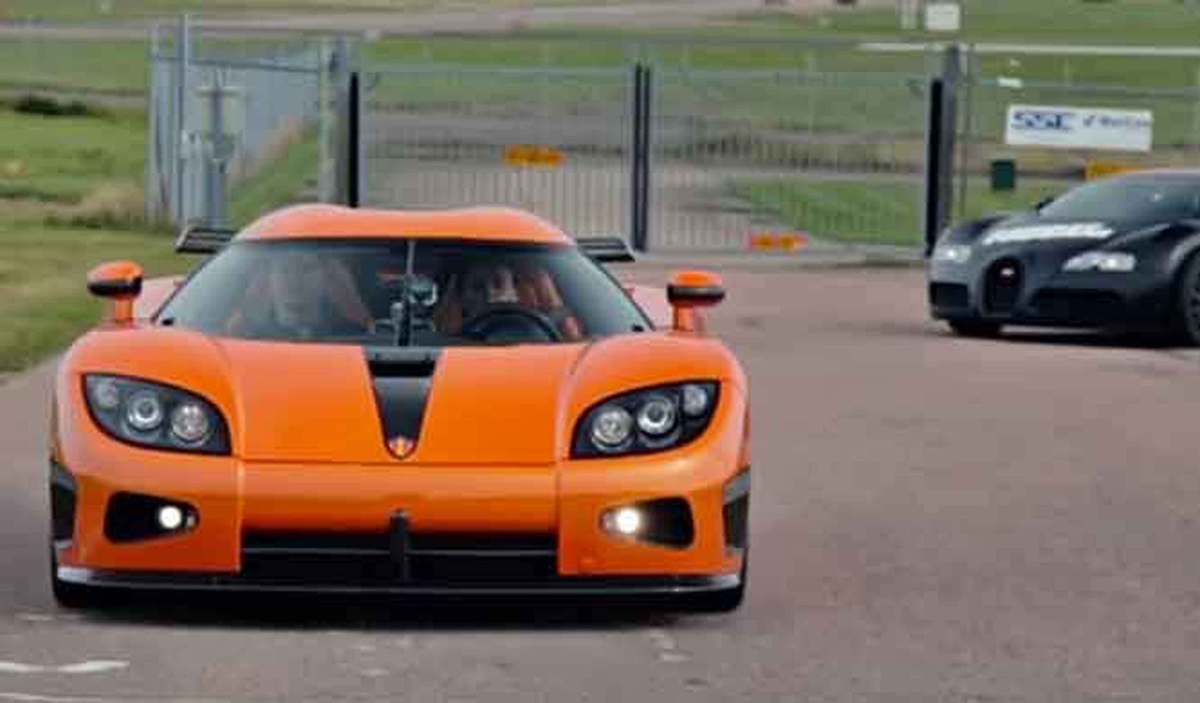 Koenigsegg vs Bugatti: la 'drag race' requetedefinitiva