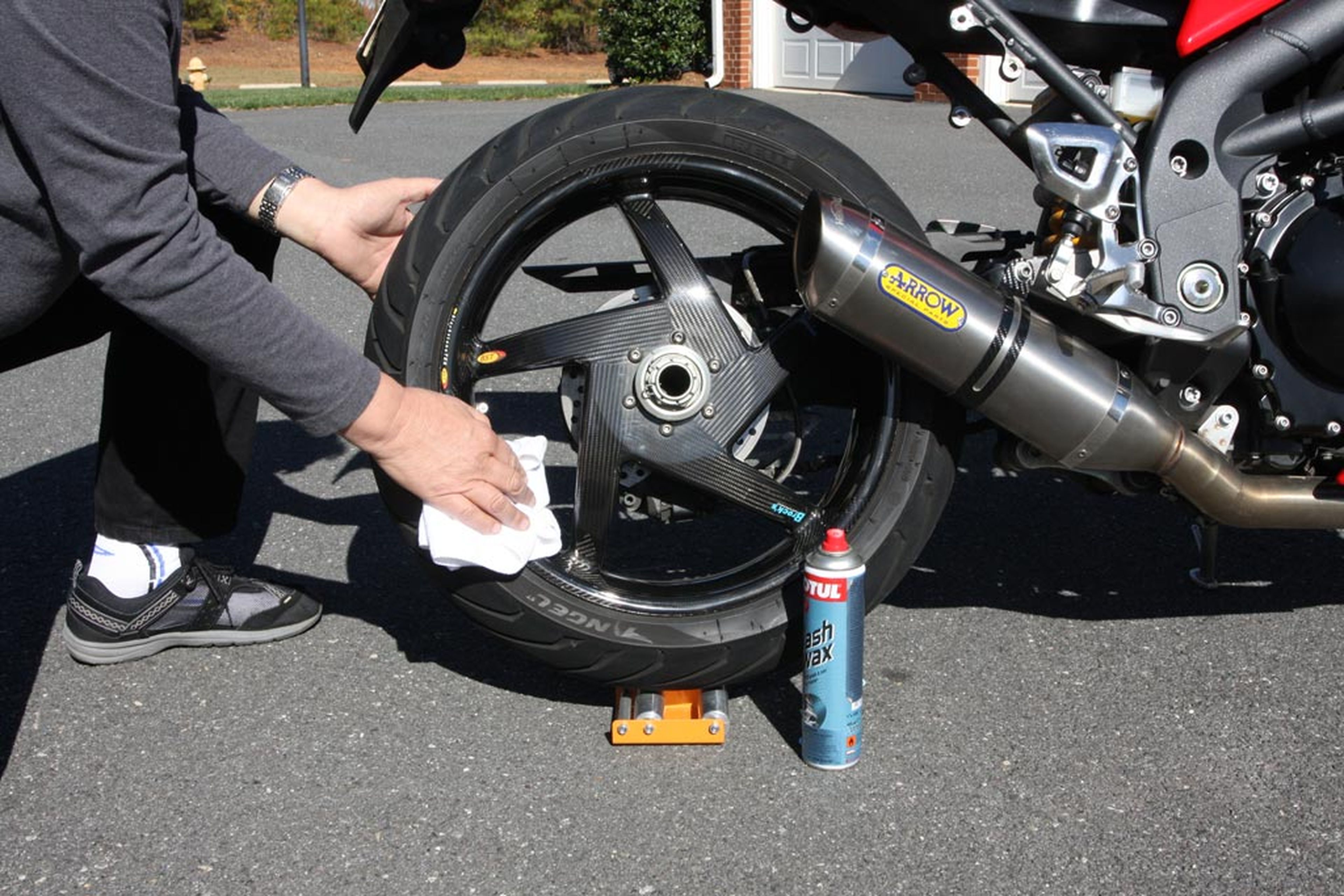 Cómo limpiar la cadena de tu motocicleta