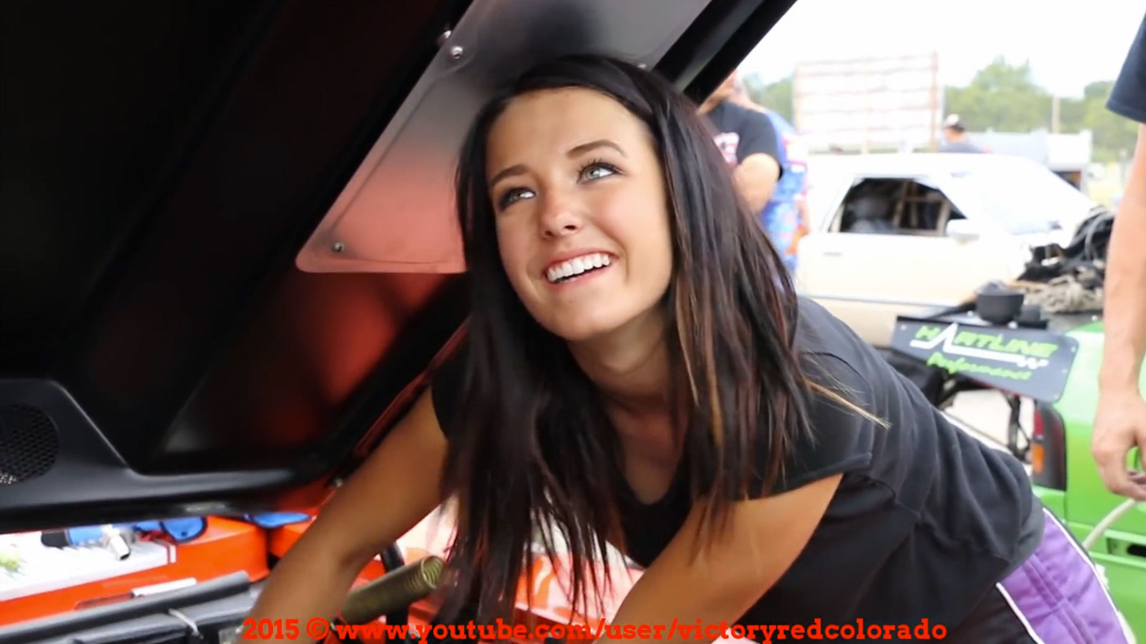 Vídeo: esta chica conduce a diario un Camaro de 1.300 CV