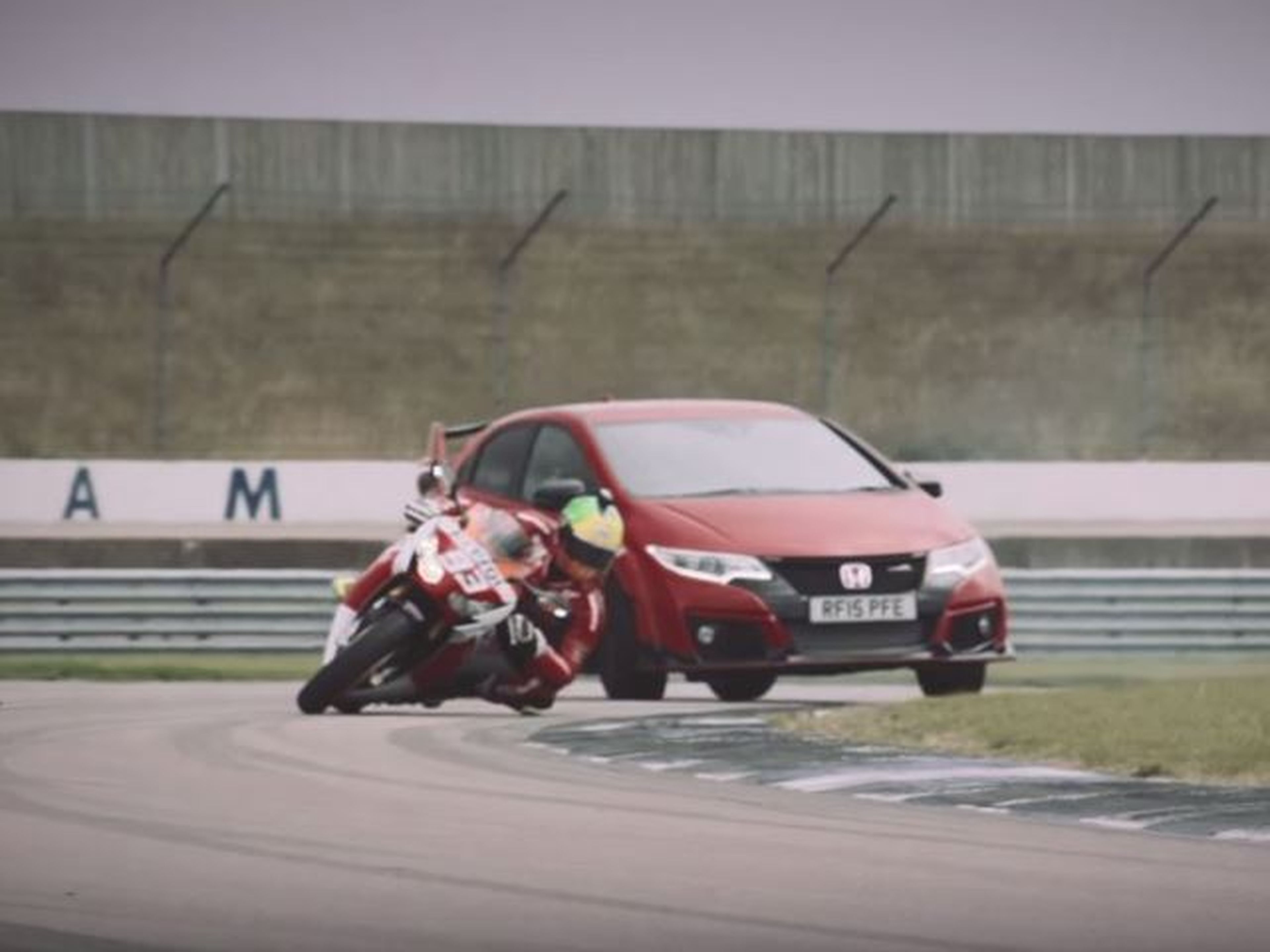 Vídeo: Honda Civic Type R vs Honda CBR1000RR