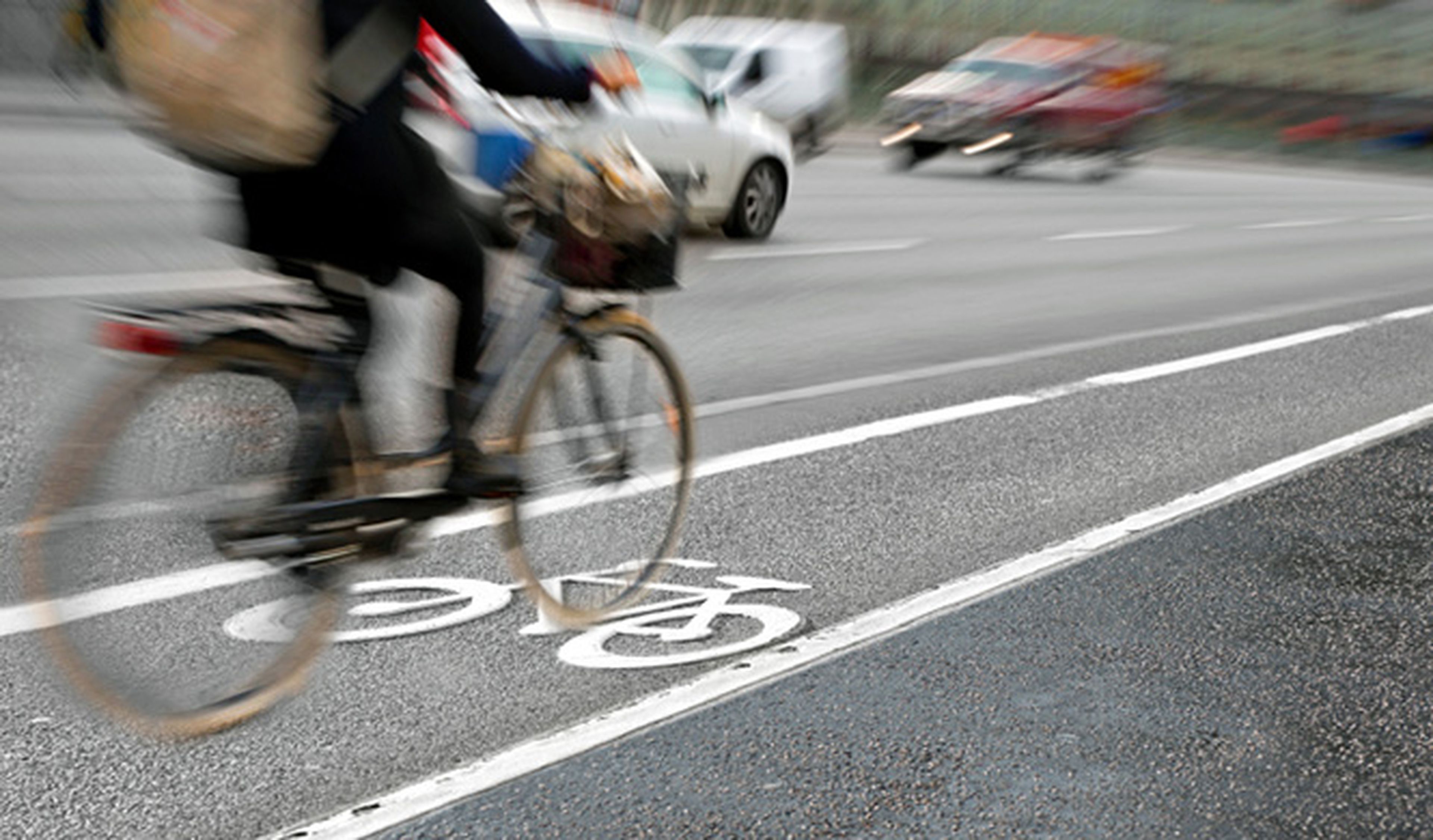 5 peligros frecuentes del carril bici