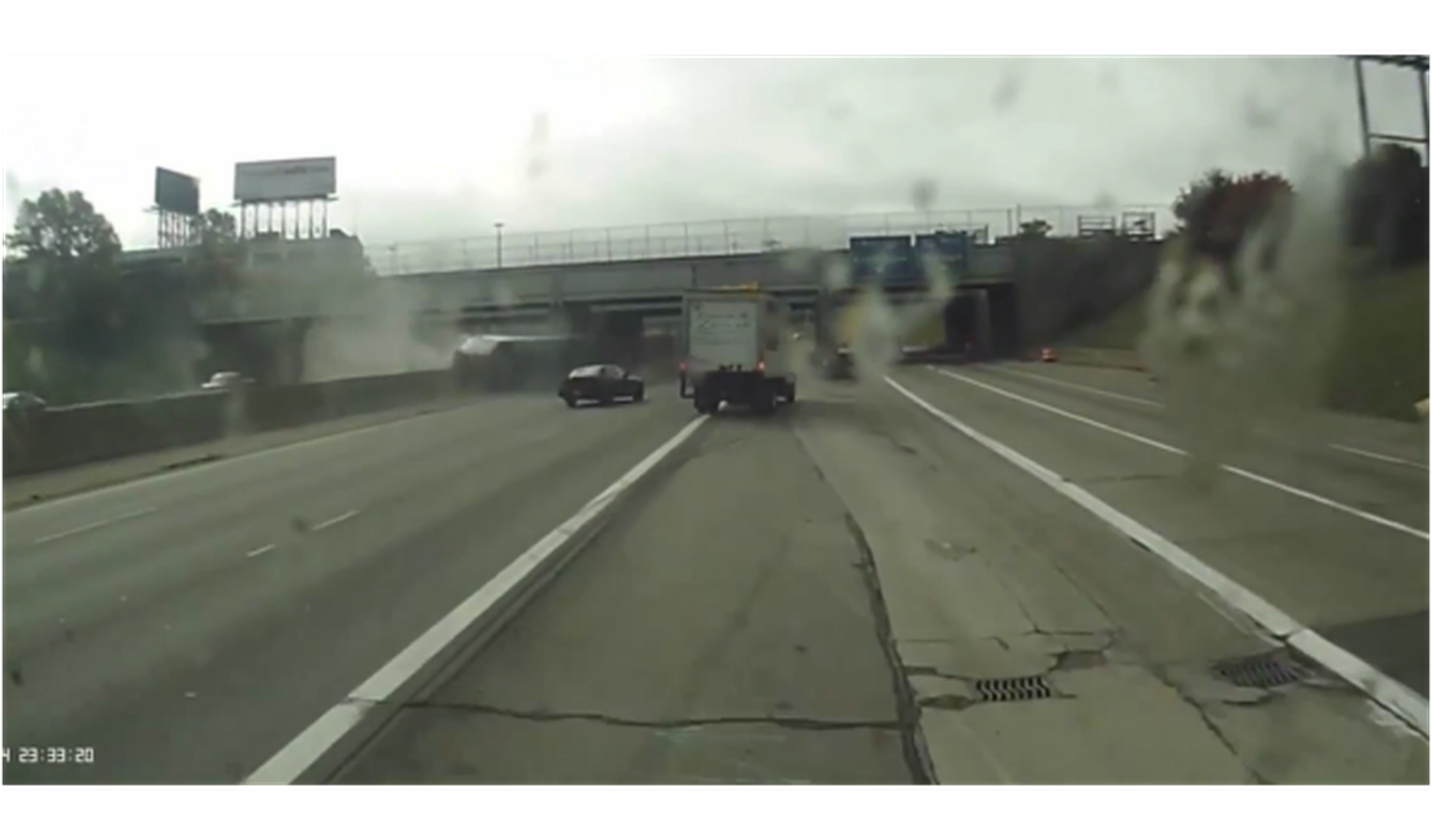 Accidente y caos en una autopista de Detroit