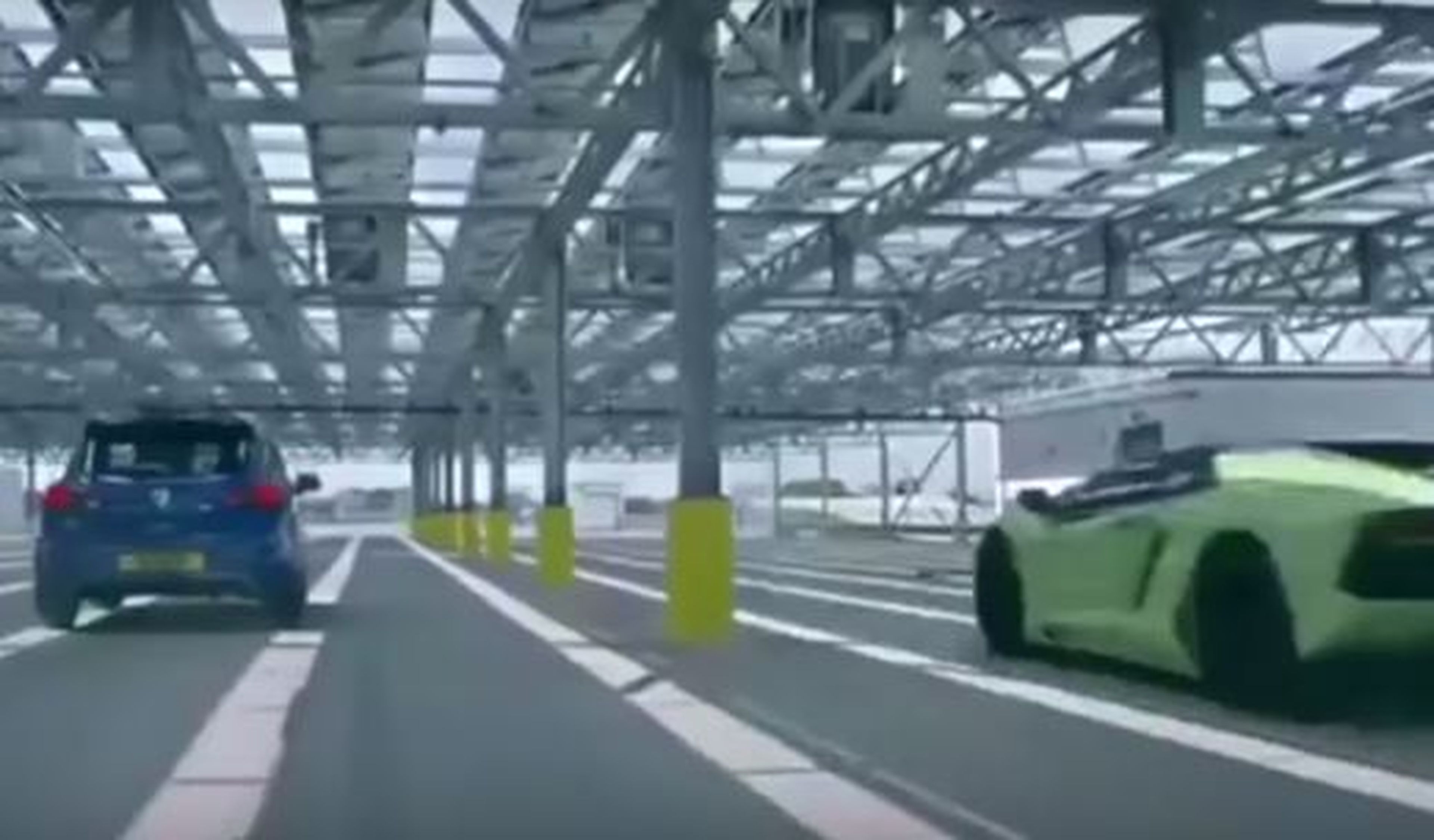 ¡Toma duelo! Opel Corsa VRX contra Lamborghini Aventador