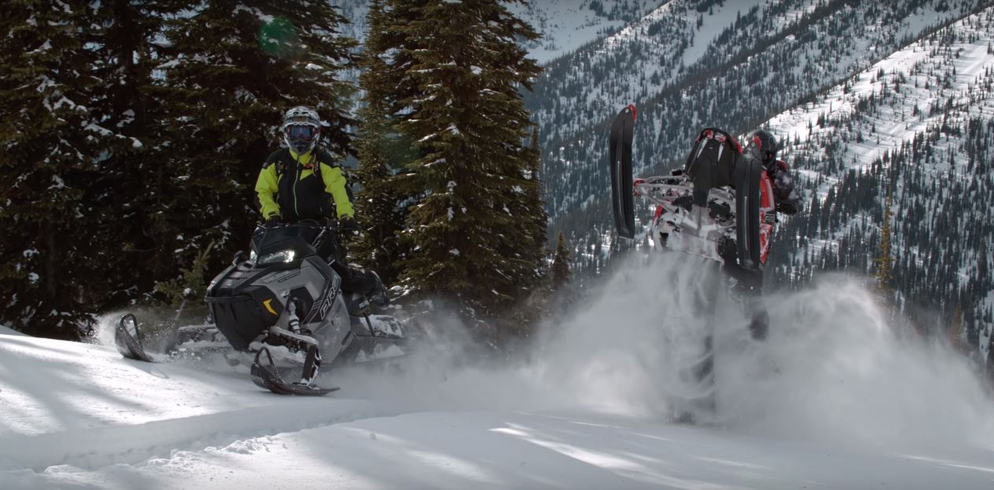 Así se conduce una moto de nieve nivel pro