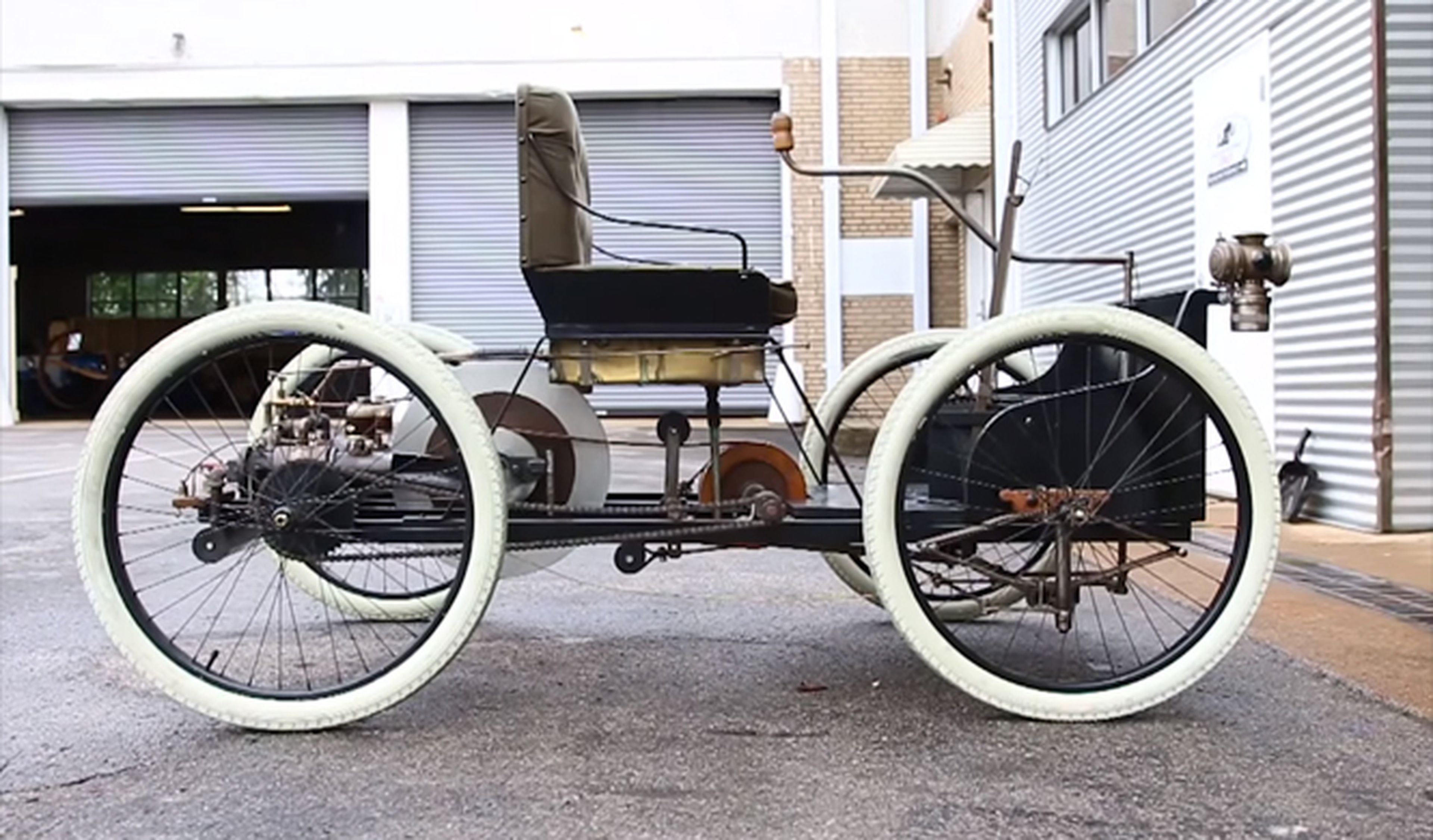 Curioso: así se conduce el primer coche de Henry Ford