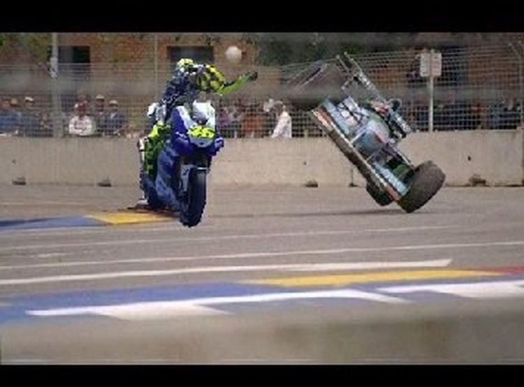 Rossi-Schumacher-accidente-Damon-Hill
