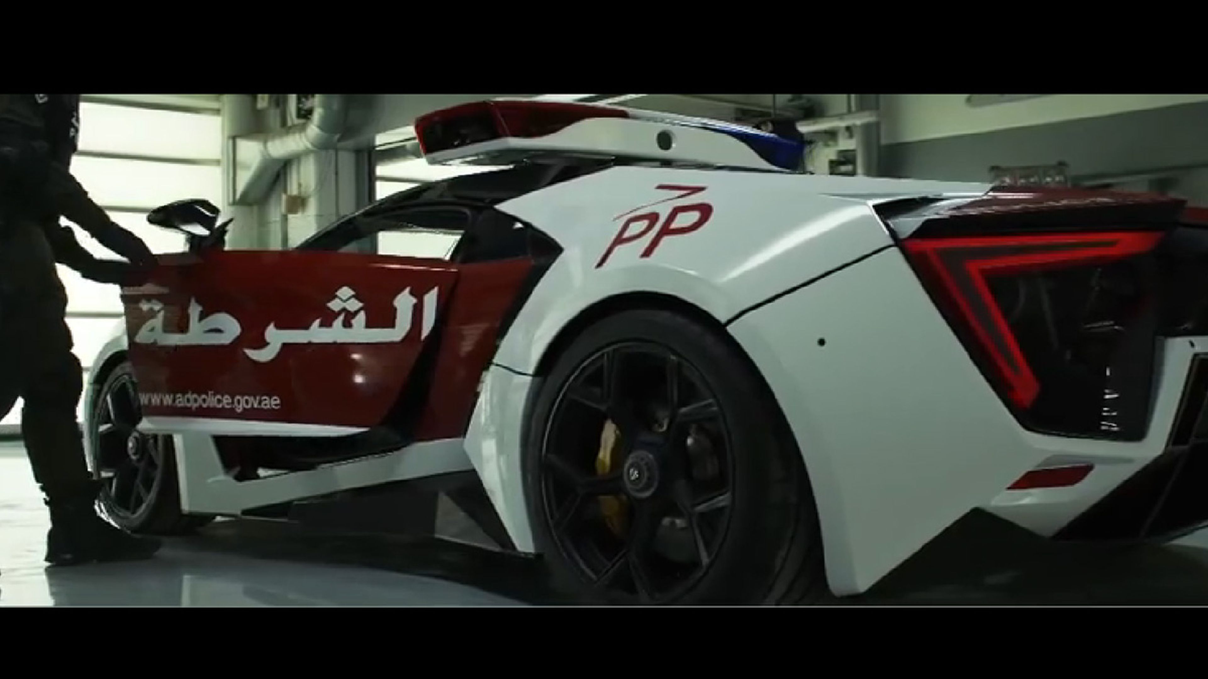 El Lykan Hypersport de la policía de Abu Dhabi: ¡en vídeo!