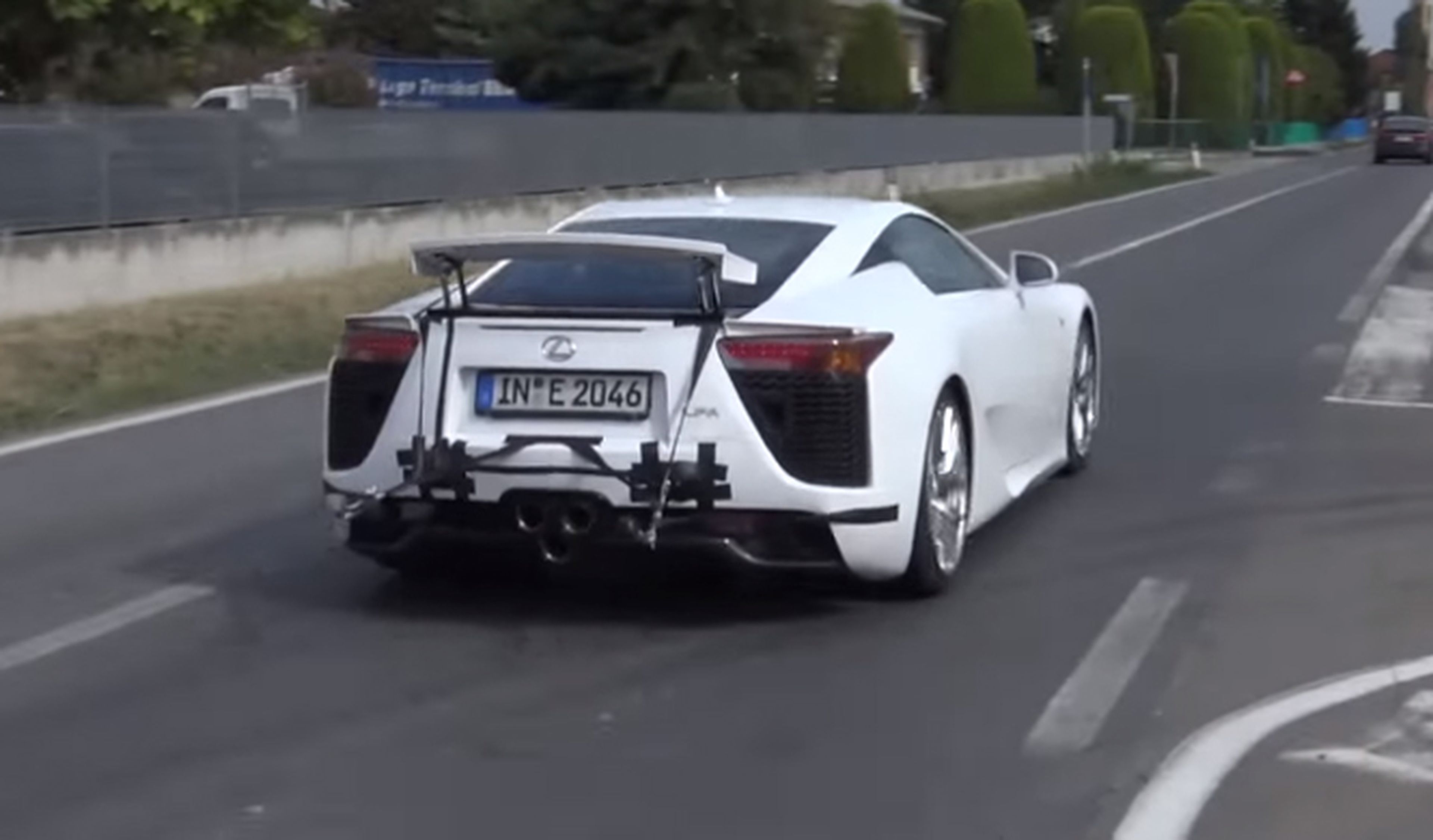 ¿Qué hace Lamborghini grabando el sonido de un Lexus LFA?