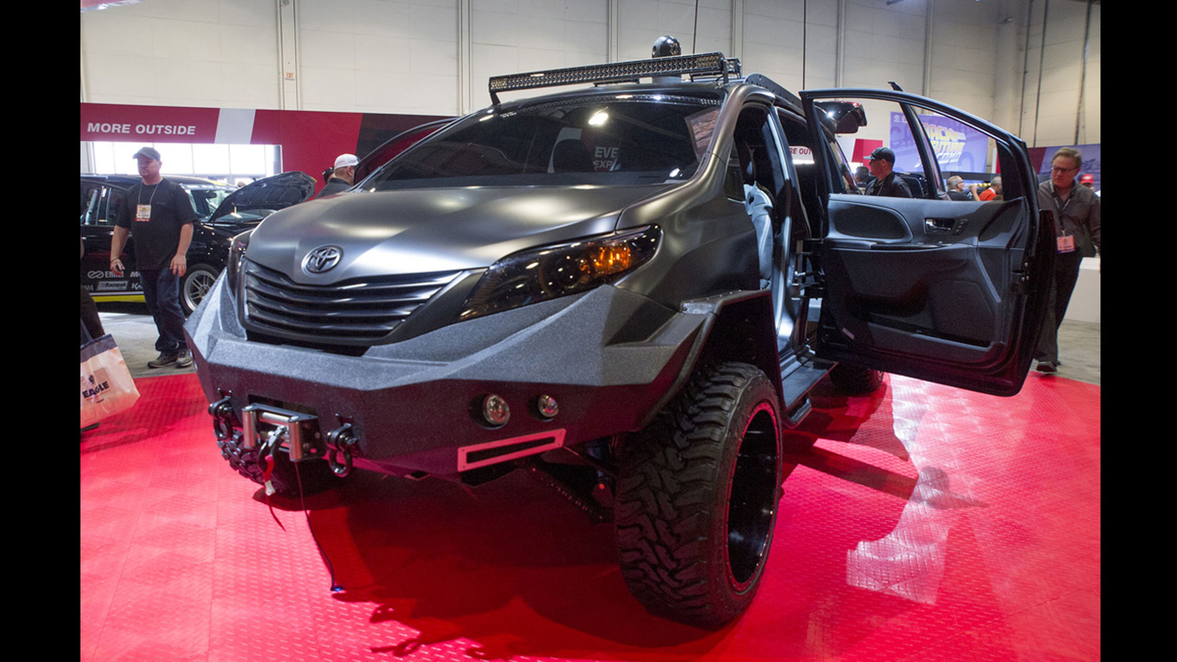 Toyota-Ultimate-Utility-Vehicle-delantera