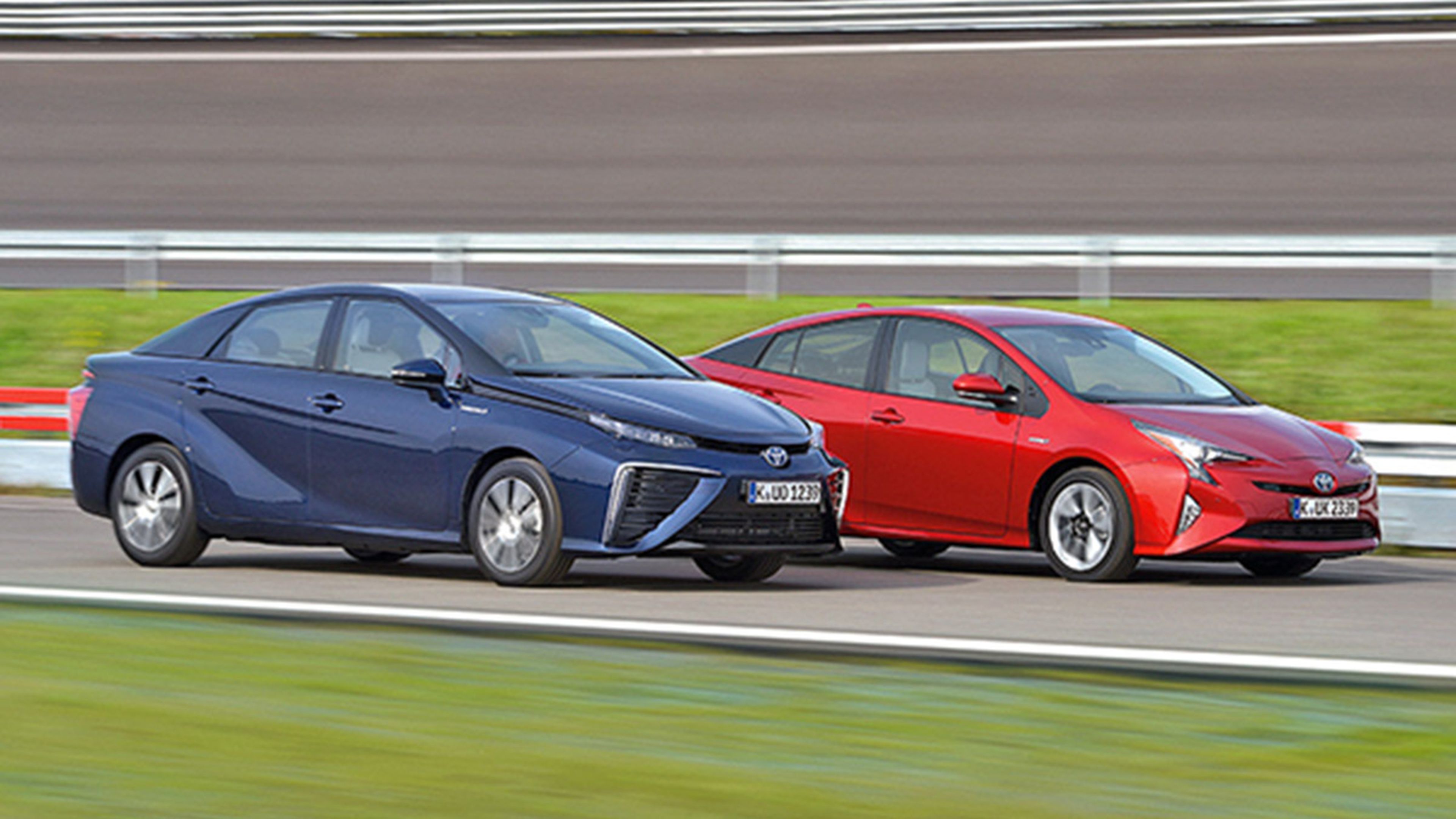 Duelo en familia: Toyota Prius vs Toyota Mirai