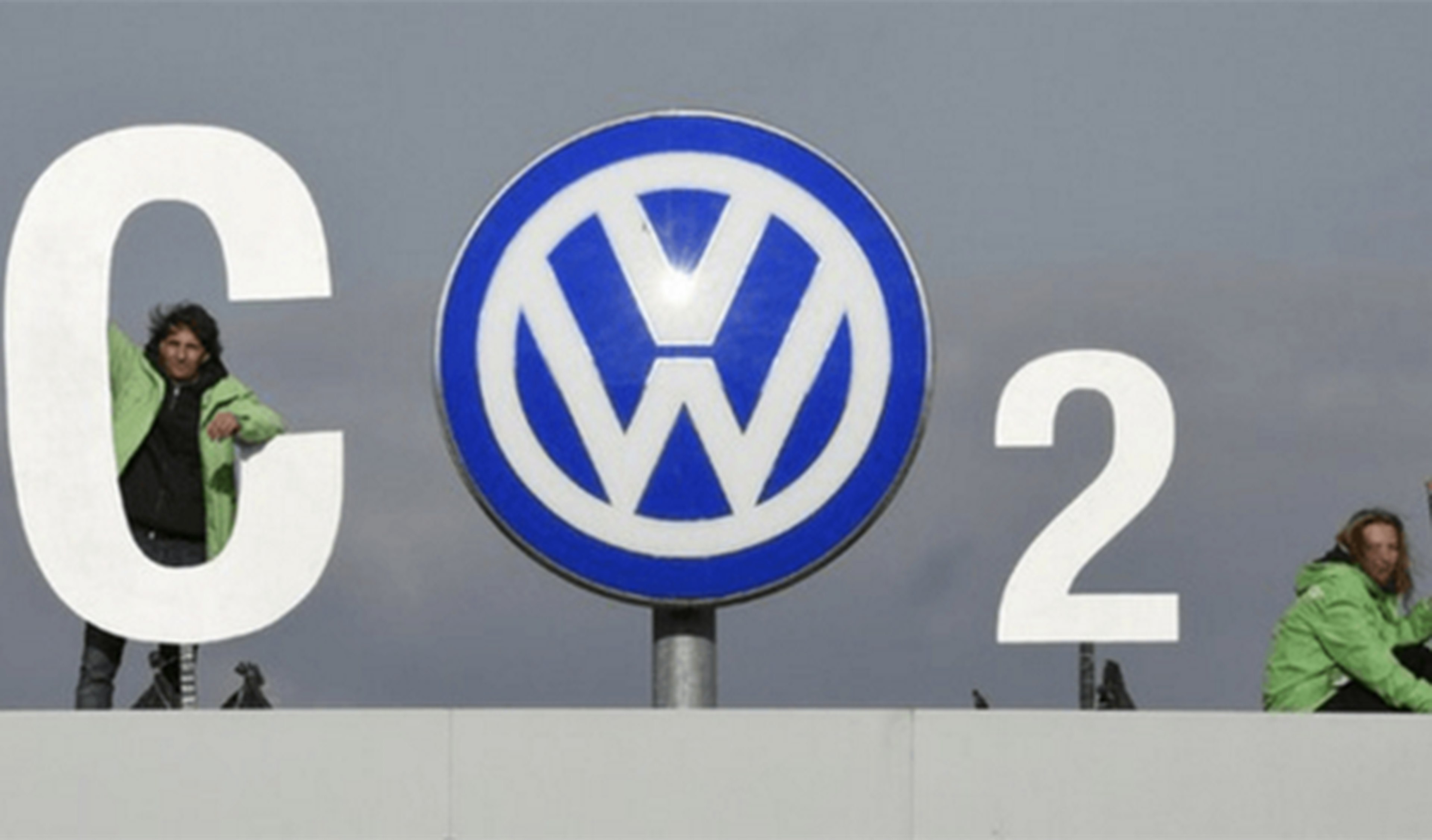 ¡La que ha liado Greenpeace en la sede de Volkswagen!