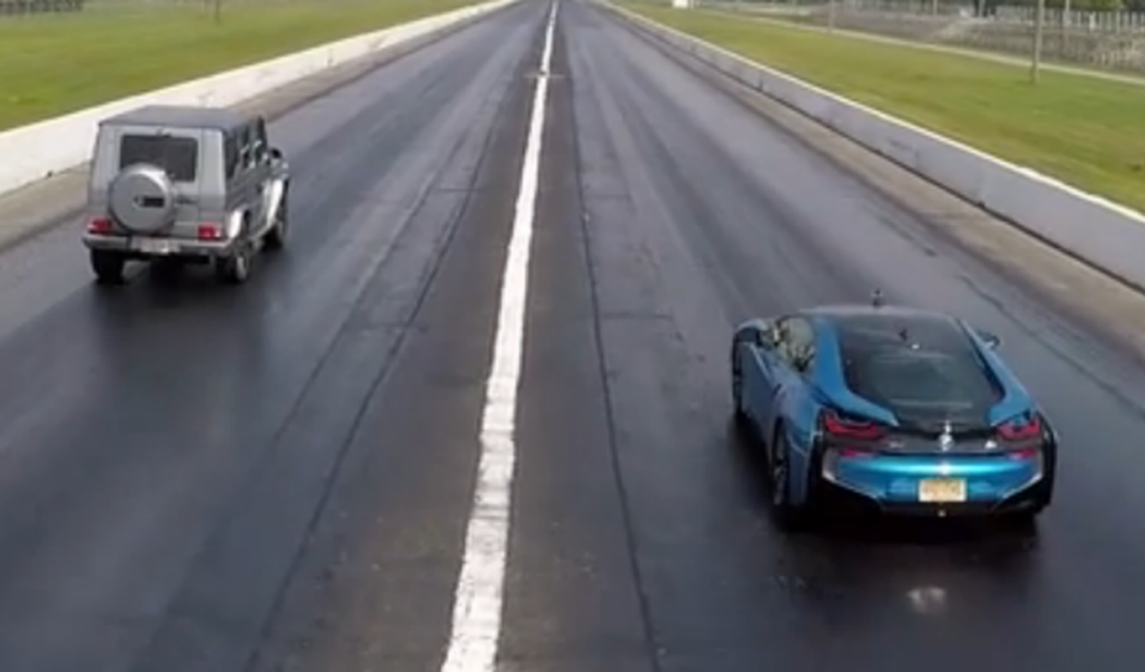 Drag Race: Mercedes G63 contra BMW i8