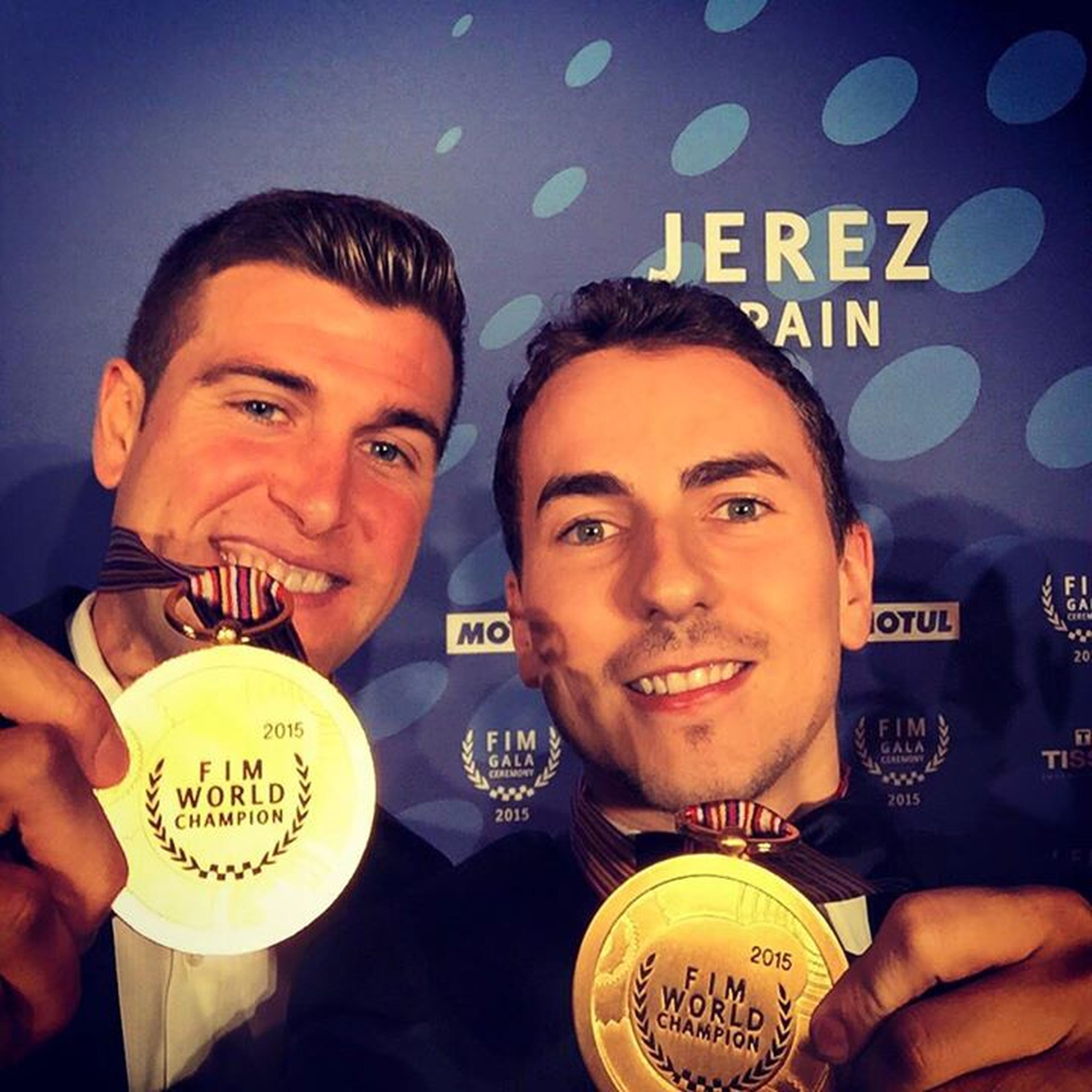 Jorge Lorenzo recibe el premio de Campeón del Mundo 2015