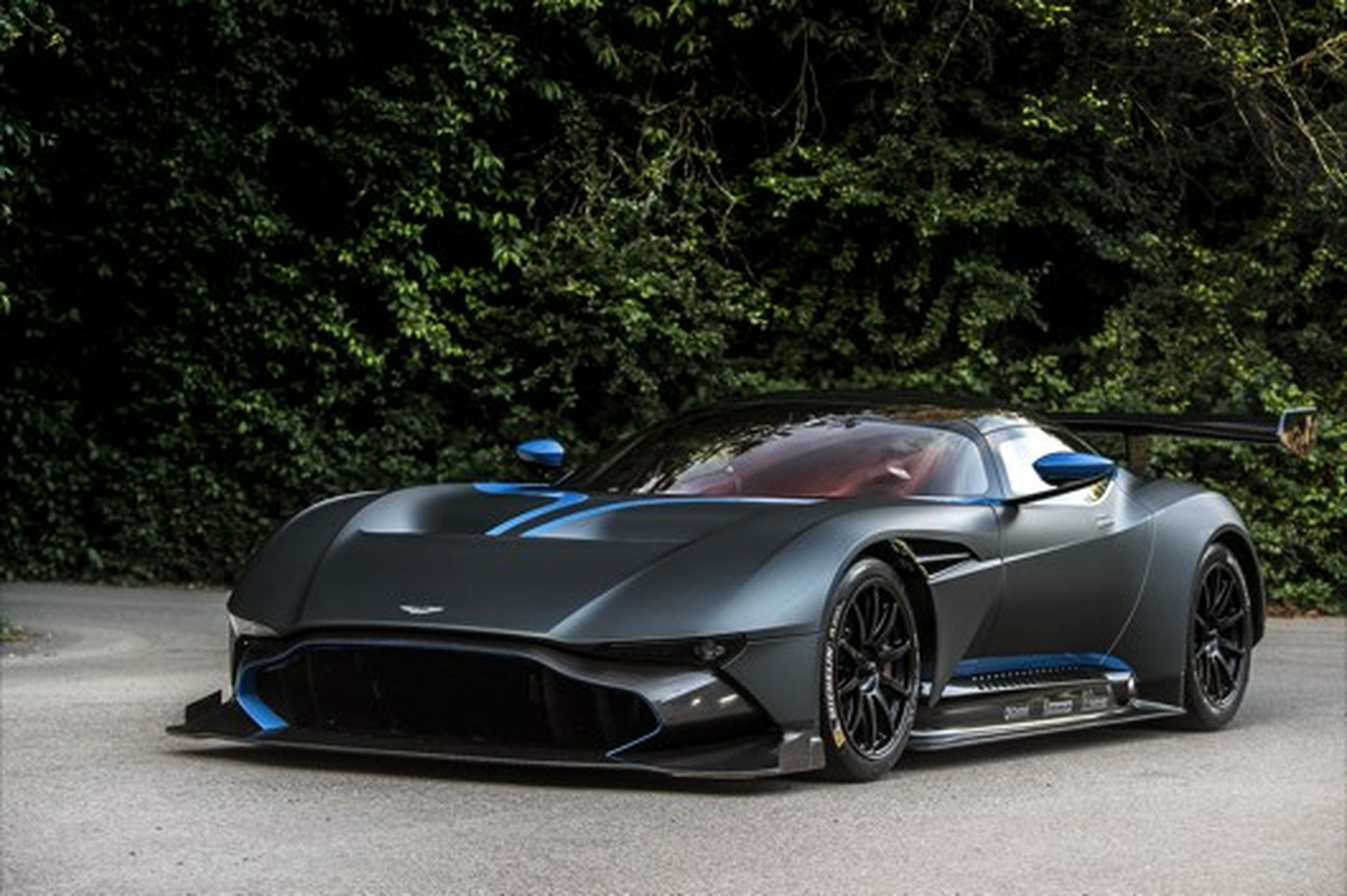 Un Aston Martin Vulcan en el 'Black Friday'